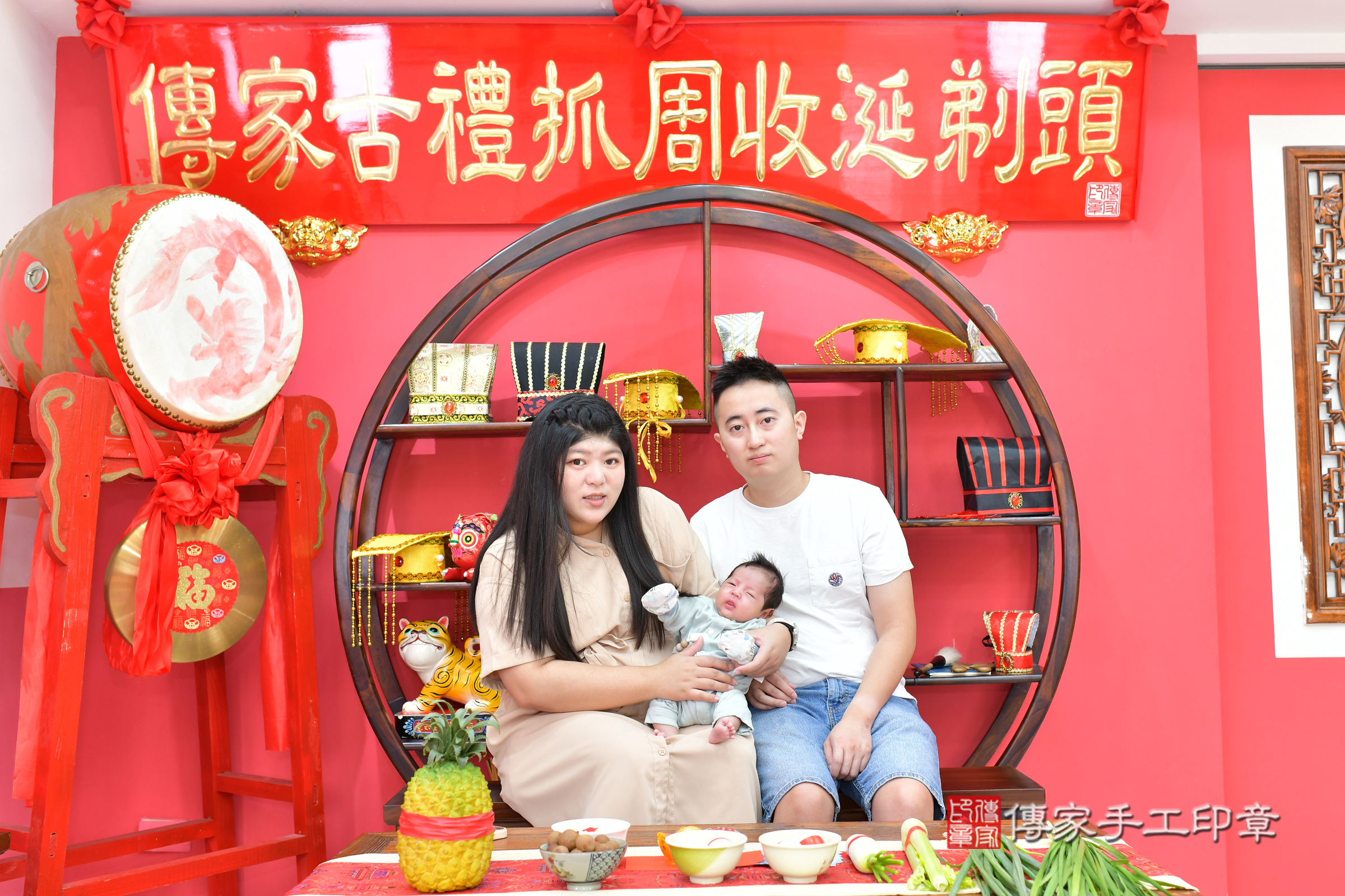 睿睿寶寶(台中市北區嬰兒寶寶滿月剃頭理髮、嬰兒剃胎毛儀式吉祥話)。中國風會場，爸媽寶貝穿「日中韓」古裝禮服。專業拍照、證書。★購買「臍帶章、肚臍章、胎毛筆刷印章」贈送：剃頭、收涎、抓周，三選一。2024.11.4，照片4