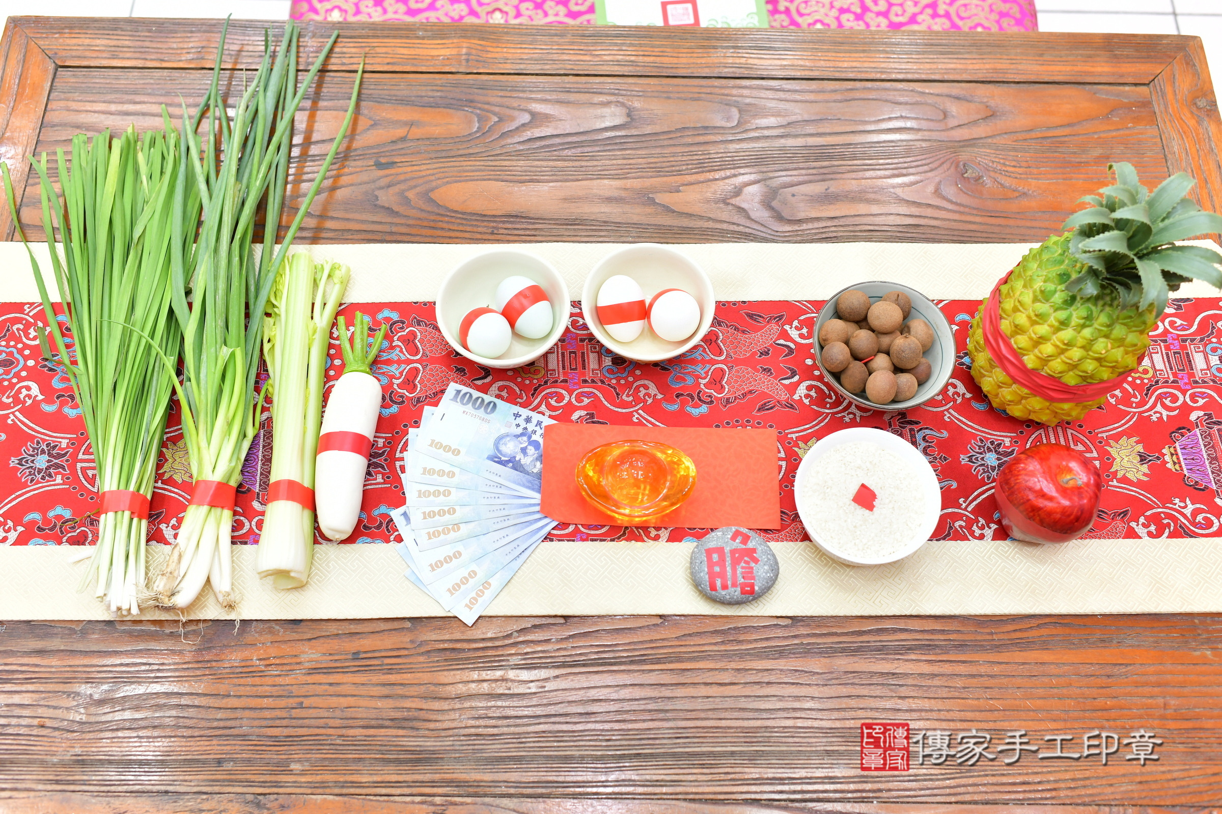 睿睿寶寶(台中市北區嬰兒寶寶滿月剃頭理髮、嬰兒剃胎毛儀式吉祥話)。中國風會場，爸媽寶貝穿「日中韓」古裝禮服。專業拍照、證書。★購買「臍帶章、肚臍章、胎毛筆刷印章」贈送：剃頭、收涎、抓周，三選一。2024.11.4，照片8