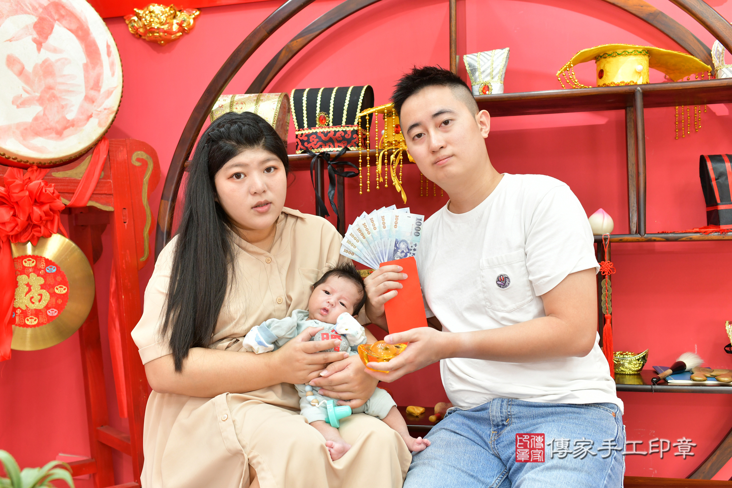 睿睿寶寶(台中市北區嬰兒寶寶滿月剃頭理髮、嬰兒剃胎毛儀式吉祥話)。中國風會場，爸媽寶貝穿「日中韓」古裝禮服。專業拍照、證書。★購買「臍帶章、肚臍章、胎毛筆刷印章」贈送：剃頭、收涎、抓周，三選一。2024.11.4，照片12