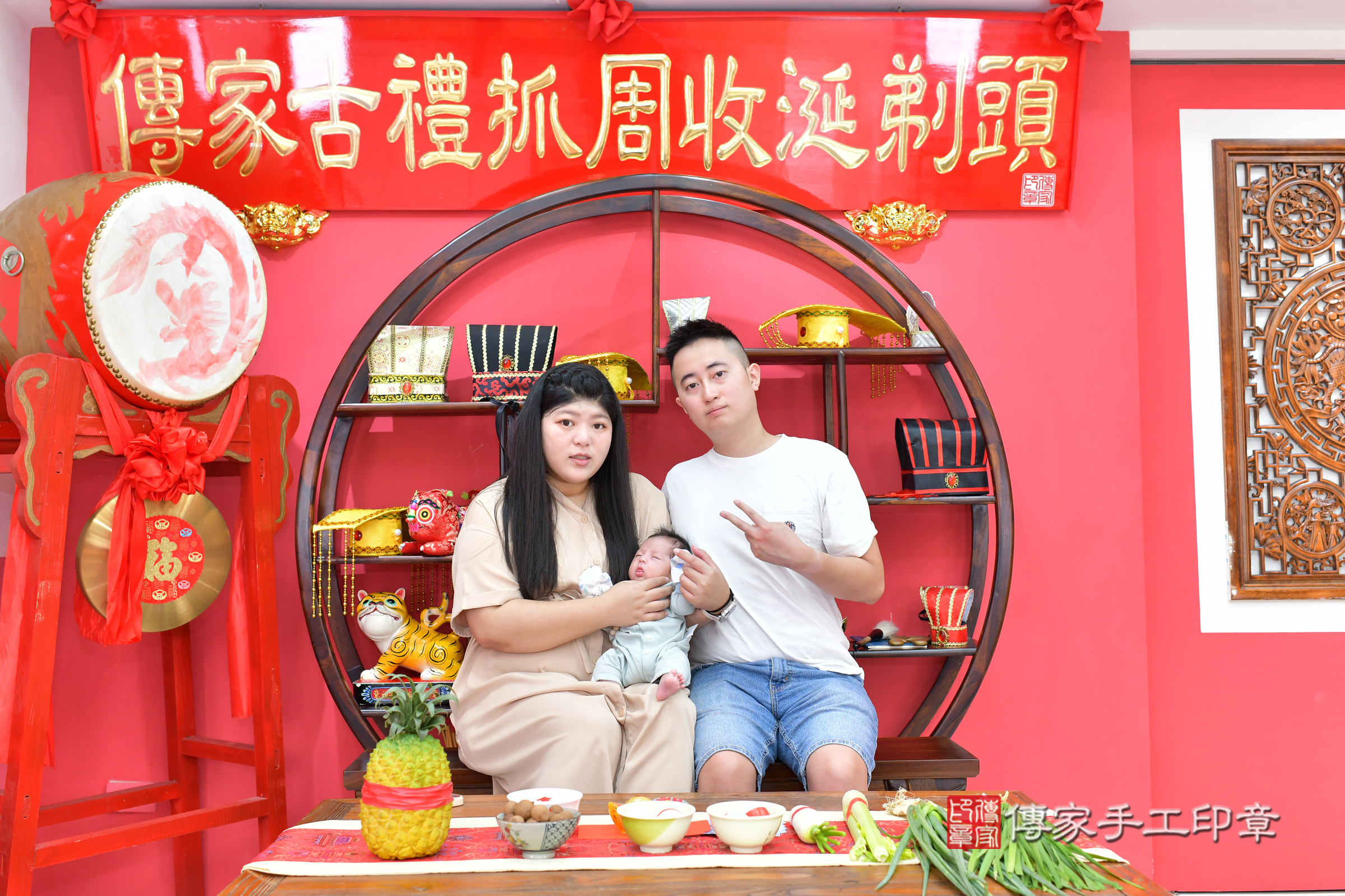 睿睿寶寶(台中市北區嬰兒寶寶滿月剃頭理髮、嬰兒剃胎毛儀式吉祥話)。中國風會場，爸媽寶貝穿「日中韓」古裝禮服。專業拍照、證書。★購買「臍帶章、肚臍章、胎毛筆刷印章」贈送：剃頭、收涎、抓周，三選一。2024.11.4，照片3