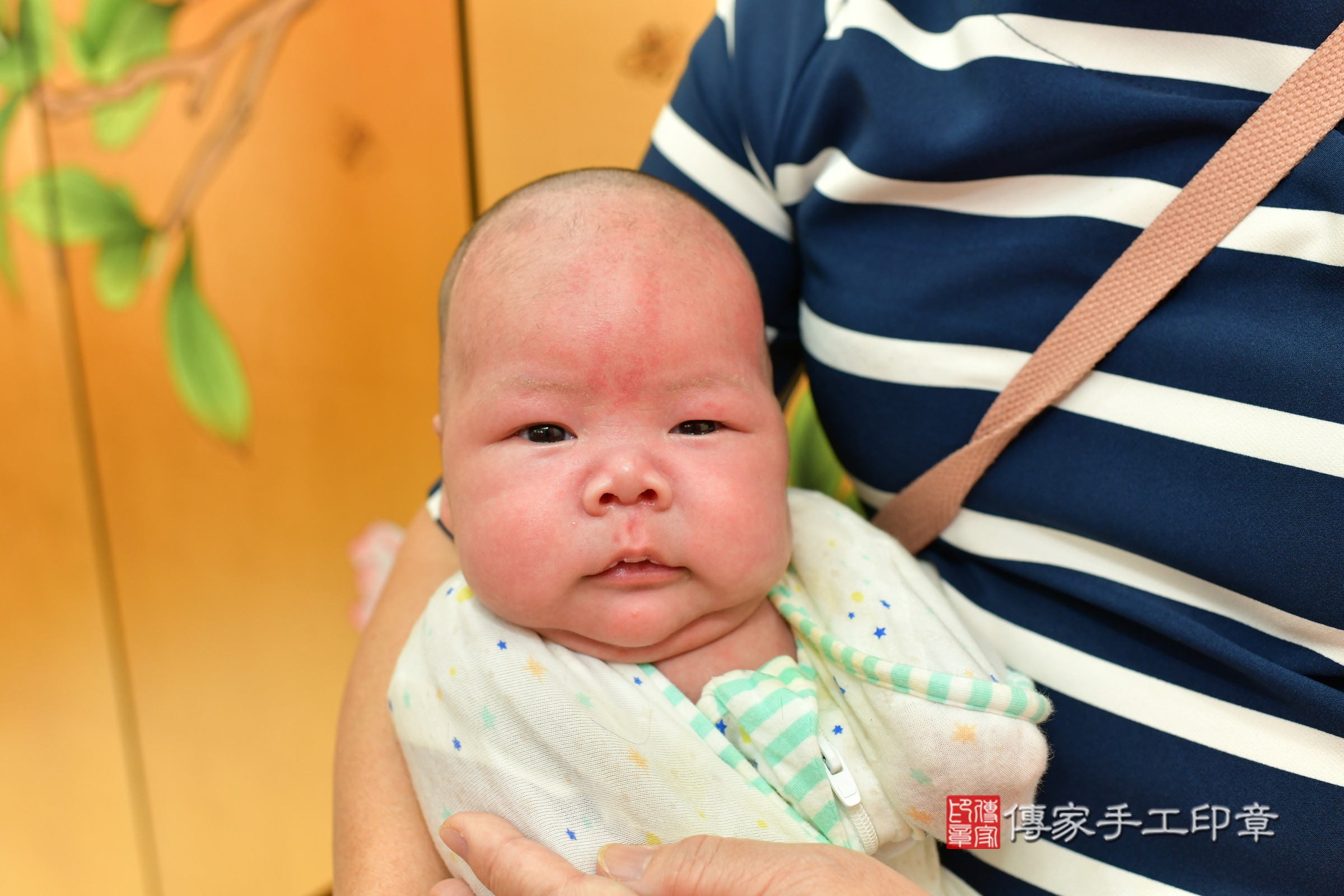 昕昕寶寶(台中市北區嬰兒寶寶滿月剃頭理髮、嬰兒剃胎毛儀式吉祥話)。中國風會場，爸媽寶貝穿「日中韓」古裝禮服。專業拍照、證書。★購買「臍帶章、肚臍章、胎毛筆刷印章」贈送：剃頭、收涎、抓周，三選一。2024.11.7，照片10