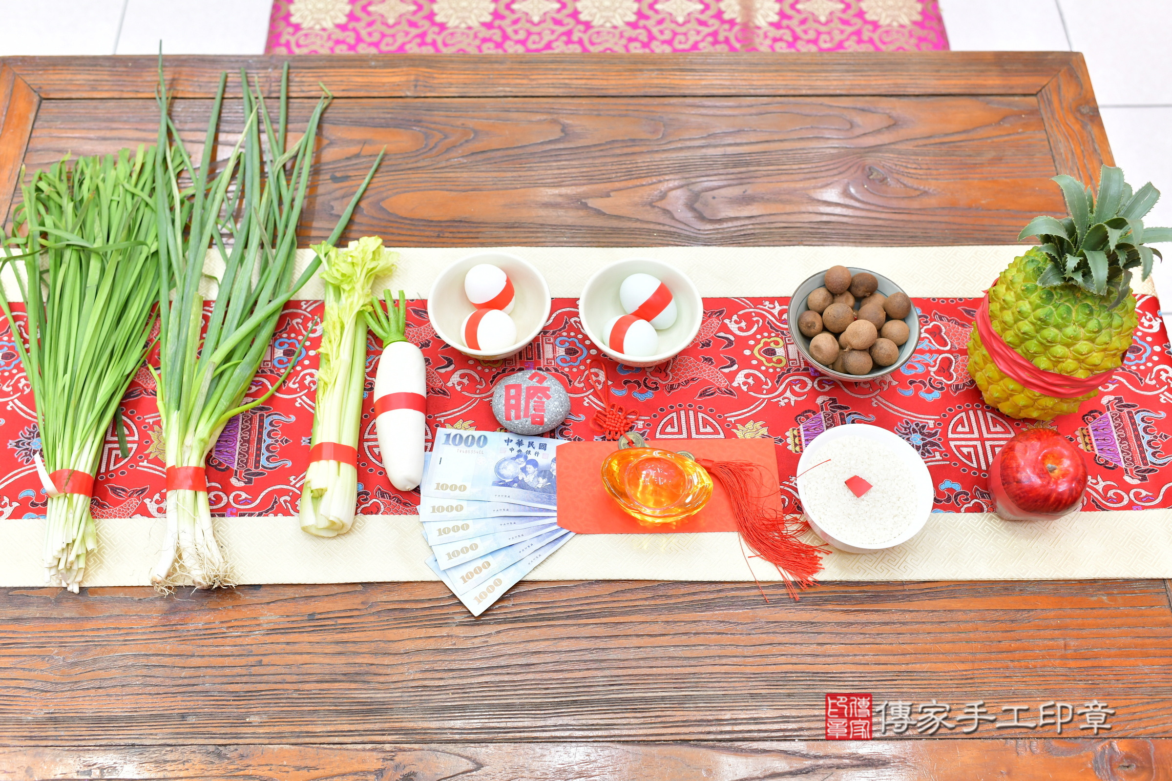昕昕寶寶(台中市北區嬰兒寶寶滿月剃頭理髮、嬰兒剃胎毛儀式吉祥話)。中國風會場，爸媽寶貝穿「日中韓」古裝禮服。專業拍照、證書。★購買「臍帶章、肚臍章、胎毛筆刷印章」贈送：剃頭、收涎、抓周，三選一。2024.11.7，照片5