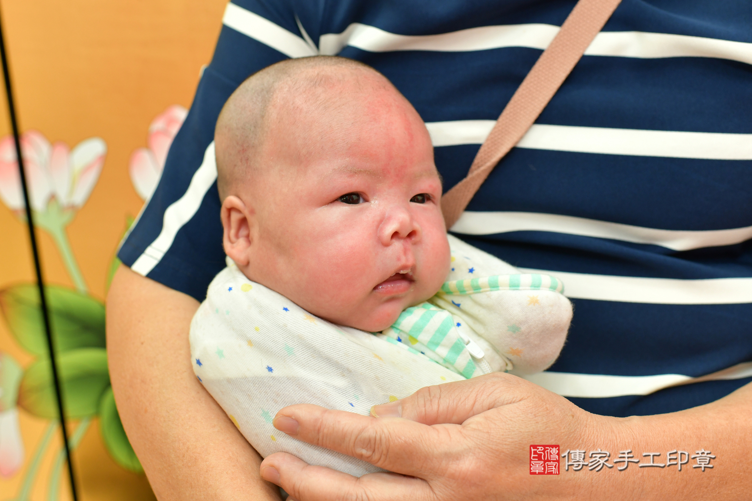 昕昕寶寶(台中市北區嬰兒寶寶滿月剃頭理髮、嬰兒剃胎毛儀式吉祥話)。中國風會場，爸媽寶貝穿「日中韓」古裝禮服。專業拍照、證書。★購買「臍帶章、肚臍章、胎毛筆刷印章」贈送：剃頭、收涎、抓周，三選一。2024.11.7，照片11