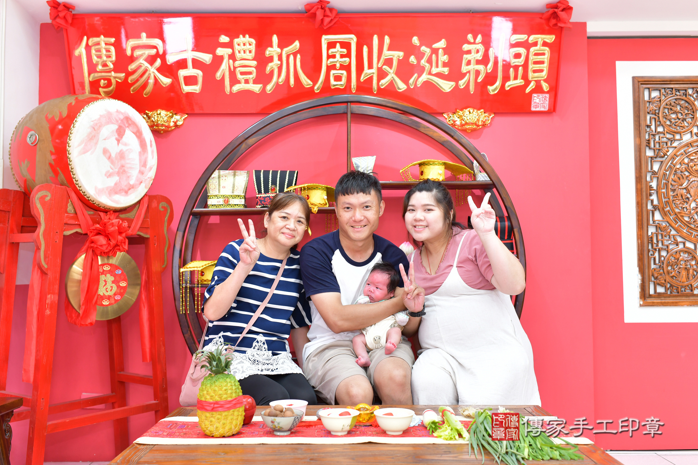 昕昕寶寶(台中市北區嬰兒寶寶滿月剃頭理髮、嬰兒剃胎毛儀式吉祥話)。中國風會場，爸媽寶貝穿「日中韓」古裝禮服。專業拍照、證書。★購買「臍帶章、肚臍章、胎毛筆刷印章」贈送：剃頭、收涎、抓周，三選一。2024.11.7，照片3