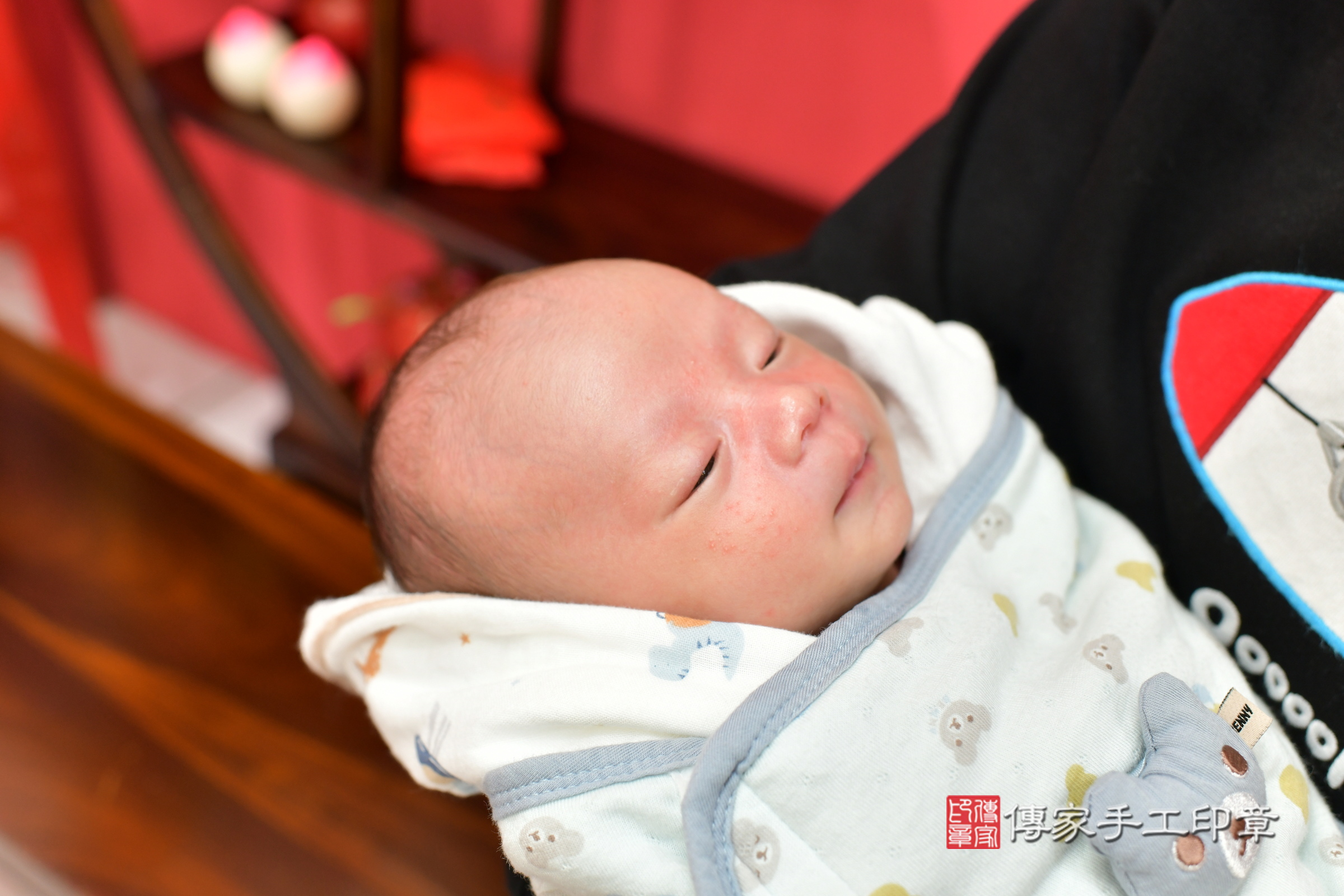承承寶寶(台中市北區嬰兒寶寶滿月剃頭理髮、嬰兒剃胎毛儀式吉祥話)。中國風會場，爸媽寶貝穿「日中韓」古裝禮服。專業拍照、證書。★購買「臍帶章、肚臍章、胎毛筆刷印章」贈送：剃頭、收涎、抓周，三選一。2024.11.8，照片3