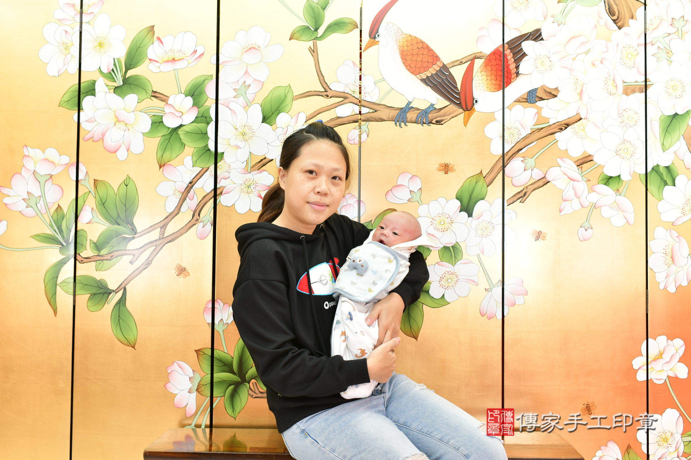 承承寶寶(台中市北區嬰兒寶寶滿月剃頭理髮、嬰兒剃胎毛儀式吉祥話)。中國風會場，爸媽寶貝穿「日中韓」古裝禮服。專業拍照、證書。★購買「臍帶章、肚臍章、胎毛筆刷印章」贈送：剃頭、收涎、抓周，三選一。2024.11.8，照片14