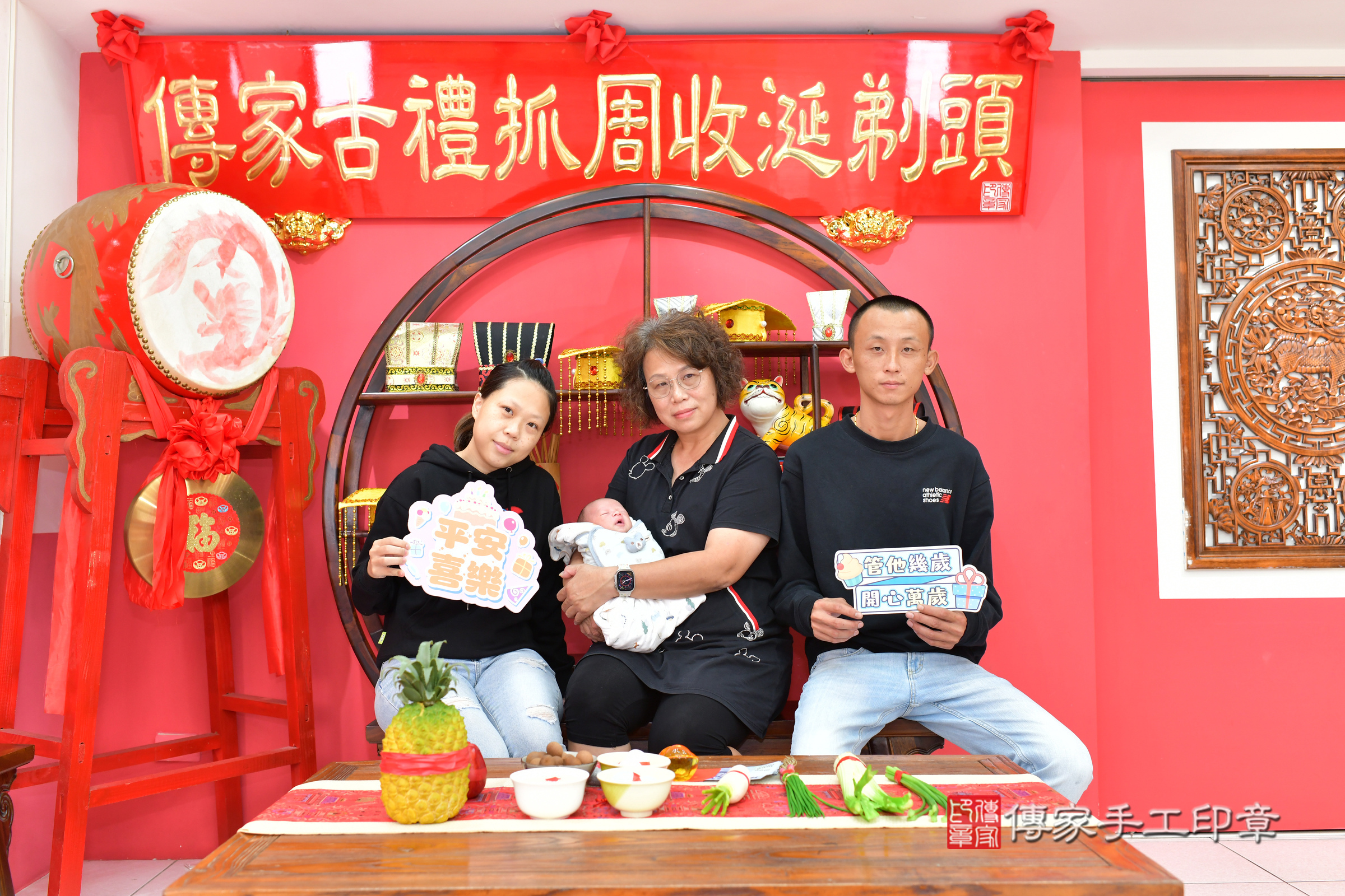 承承寶寶(台中市北區嬰兒寶寶滿月剃頭理髮、嬰兒剃胎毛儀式吉祥話)。中國風會場，爸媽寶貝穿「日中韓」古裝禮服。專業拍照、證書。★購買「臍帶章、肚臍章、胎毛筆刷印章」贈送：剃頭、收涎、抓周，三選一。2024.11.8，照片4