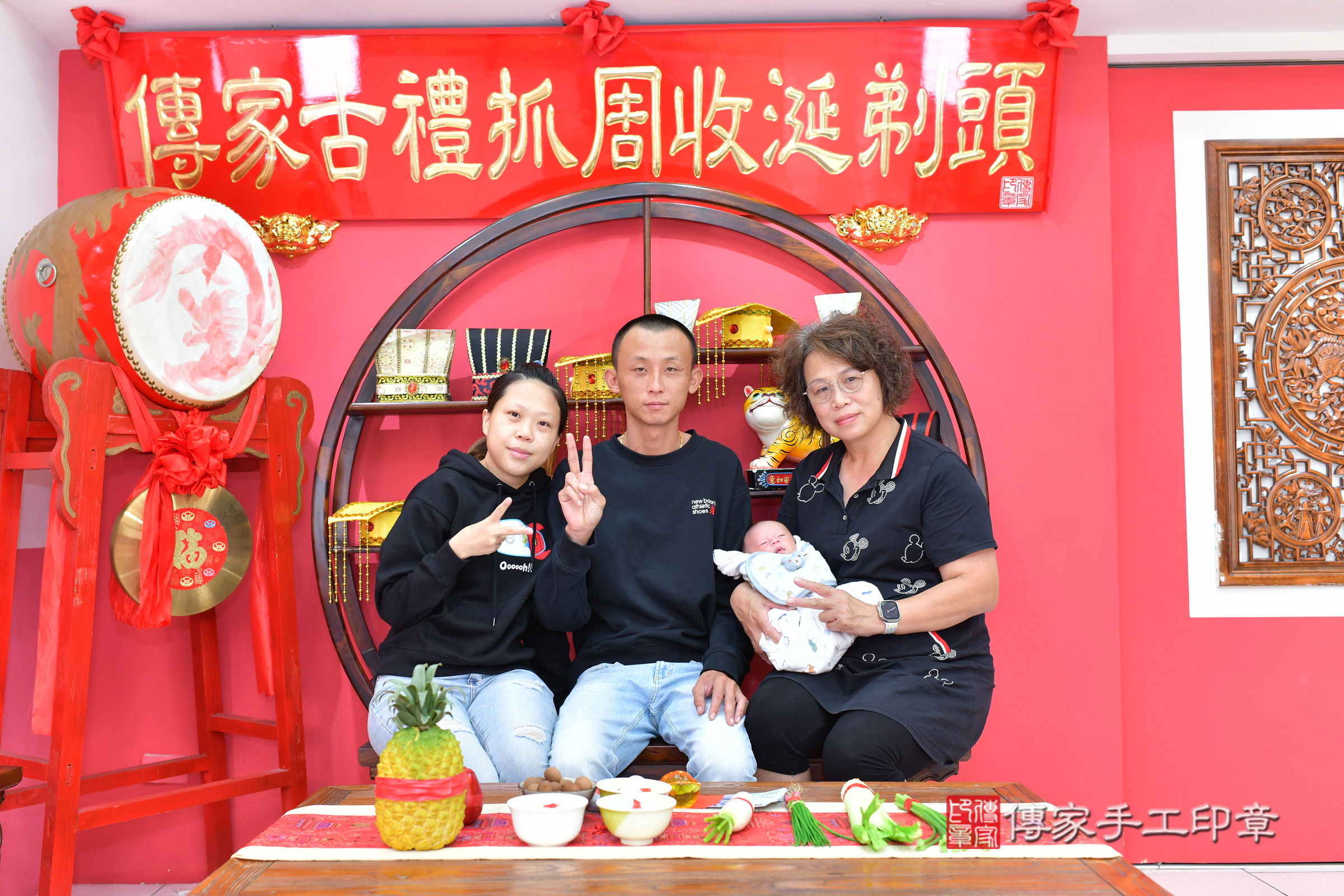 承承寶寶(台中市北區嬰兒寶寶滿月剃頭理髮、嬰兒剃胎毛儀式吉祥話)。中國風會場，爸媽寶貝穿「日中韓」古裝禮服。專業拍照、證書。★購買「臍帶章、肚臍章、胎毛筆刷印章」贈送：剃頭、收涎、抓周，三選一。2024.11.8，照片6