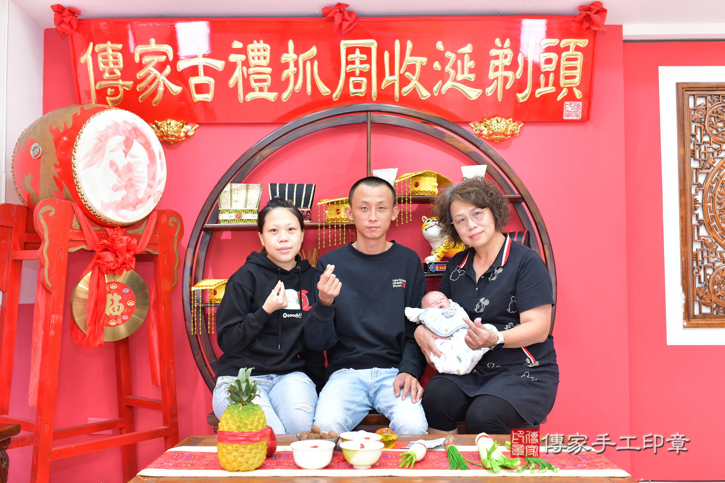 承承寶寶(台中市北區嬰兒寶寶滿月剃頭理髮、嬰兒剃胎毛儀式吉祥話)。中國風會場，爸媽寶貝穿「日中韓」古裝禮服。專業拍照、證書。★購買「臍帶章、肚臍章、胎毛筆刷印章」贈送：剃頭、收涎、抓周，三選一。2024.11.8，照片5