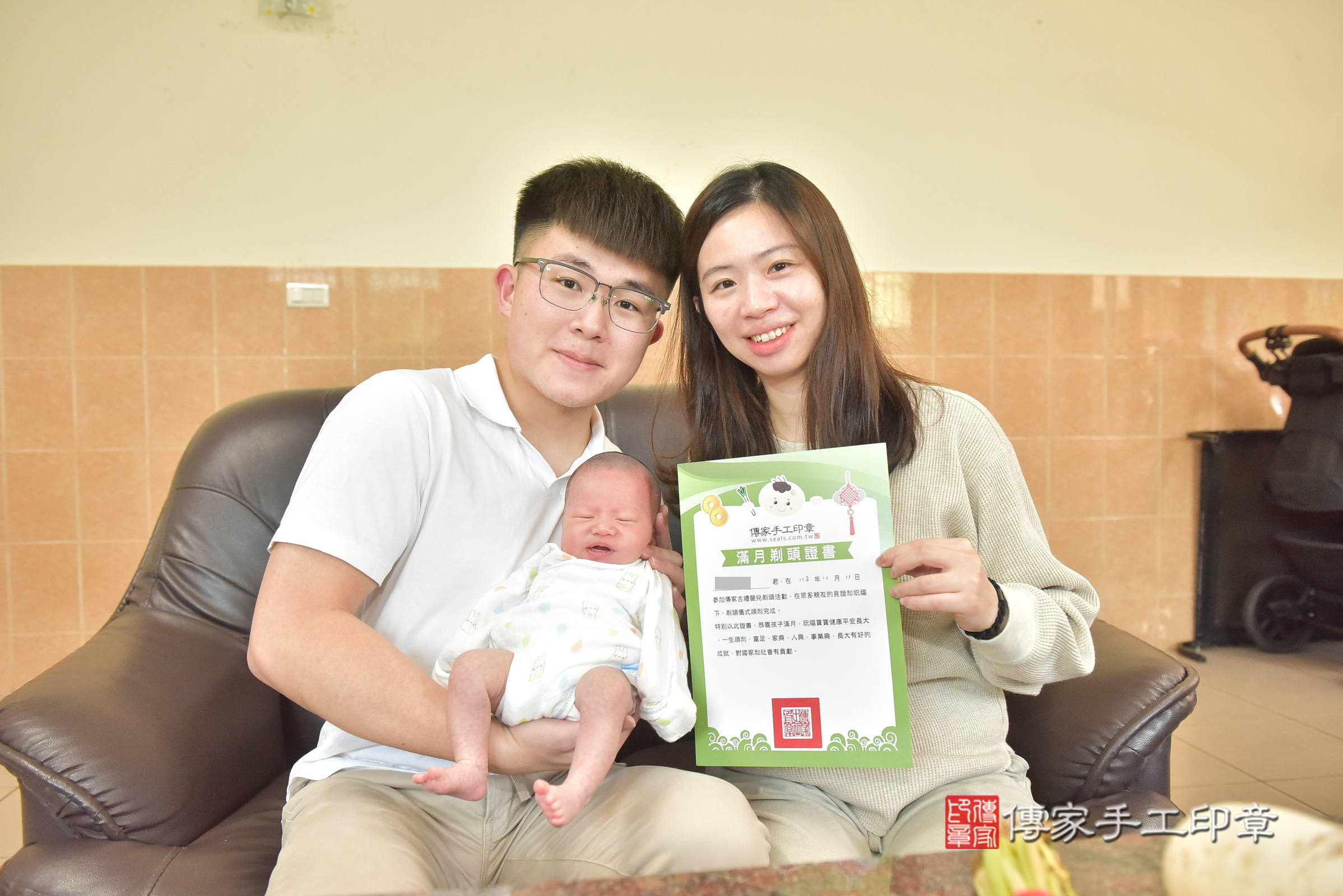 潼潼寶寶(南投縣到府嬰兒潼潼寶寶滿月剃頭理髮、到府嬰兒剃胎毛儀式吉祥話)。到府剃頭剃胎毛主持、專業拍照、證書。★購買「臍帶章、肚臍章、胎毛筆刷印章」贈送：剃頭、收涎、抓周，三選一。2024.11.8，照片17