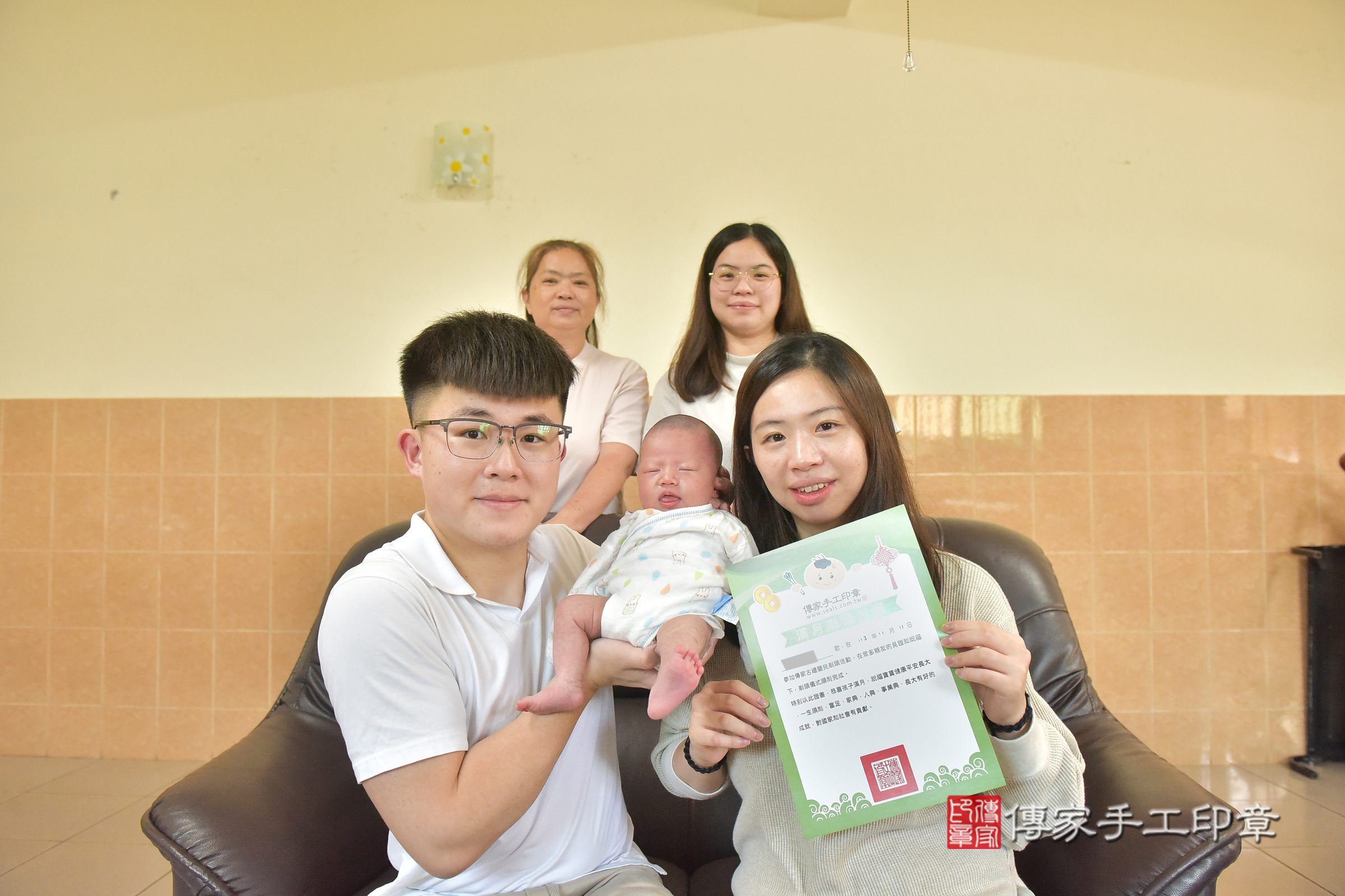 潼潼寶寶(南投縣到府嬰兒潼潼寶寶滿月剃頭理髮、到府嬰兒剃胎毛儀式吉祥話)。到府剃頭剃胎毛主持、專業拍照、證書。★購買「臍帶章、肚臍章、胎毛筆刷印章」贈送：剃頭、收涎、抓周，三選一。2024.11.8，照片19