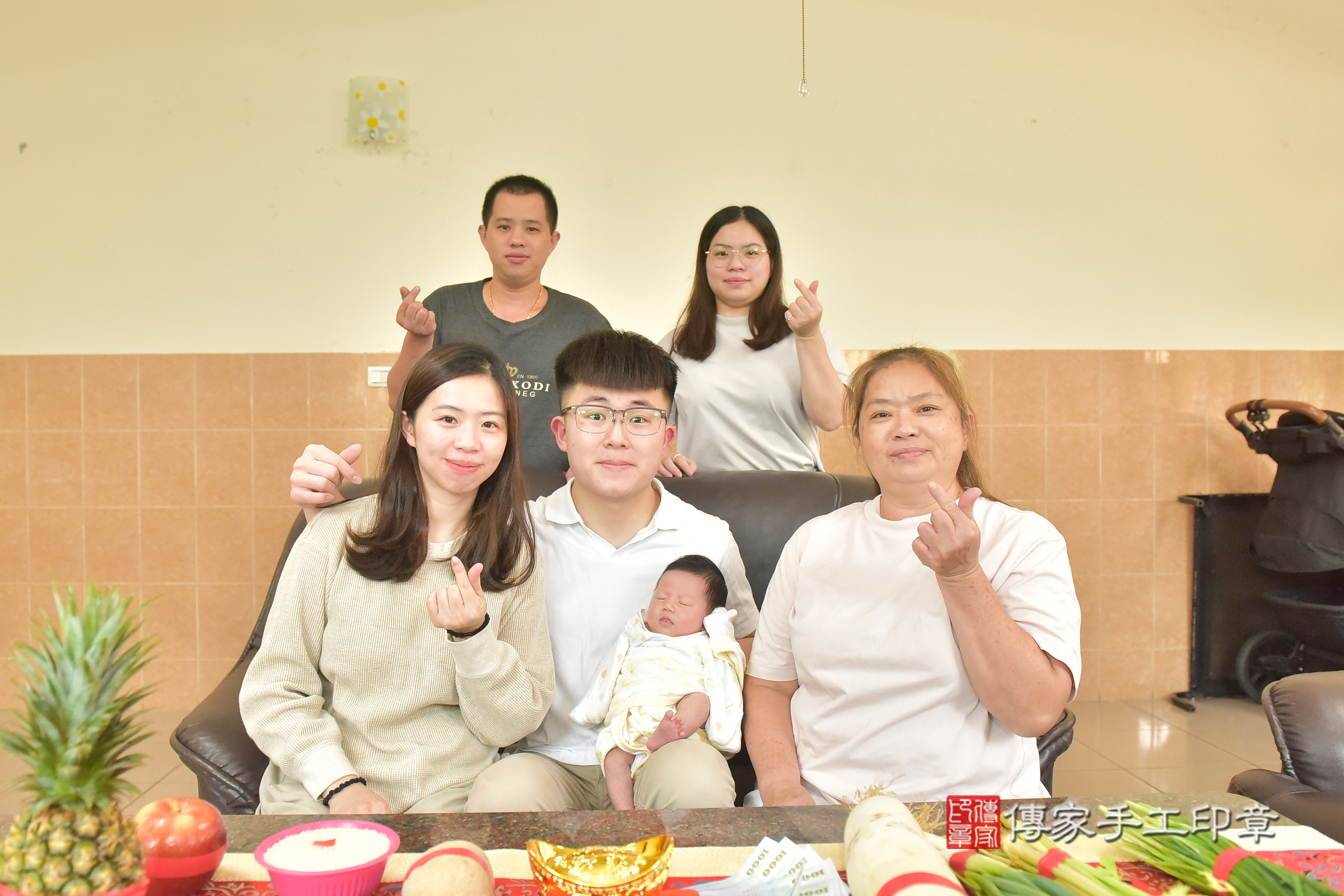 潼潼寶寶(南投縣到府嬰兒潼潼寶寶滿月剃頭理髮、到府嬰兒剃胎毛儀式吉祥話)。到府剃頭剃胎毛主持、專業拍照、證書。★購買「臍帶章、肚臍章、胎毛筆刷印章」贈送：剃頭、收涎、抓周，三選一。2024.11.8，照片7