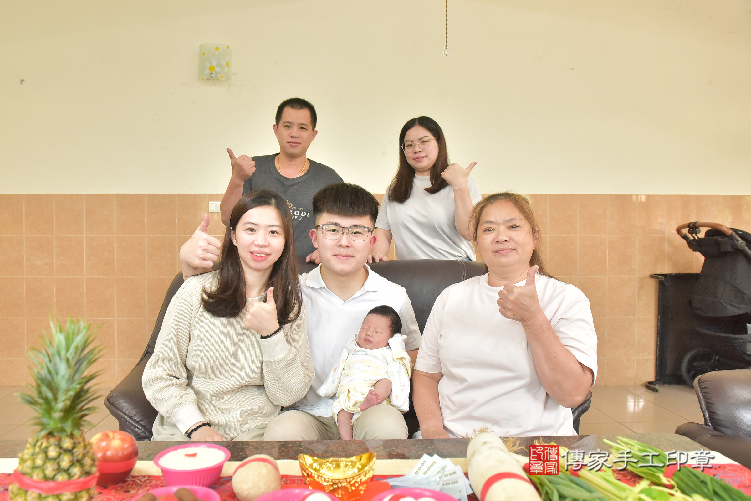潼潼寶寶(南投縣到府嬰兒潼潼寶寶滿月剃頭理髮、到府嬰兒剃胎毛儀式吉祥話)。到府剃頭剃胎毛主持、專業拍照、證書。★購買「臍帶章、肚臍章、胎毛筆刷印章」贈送：剃頭、收涎、抓周，三選一。2024.11.8，照片5