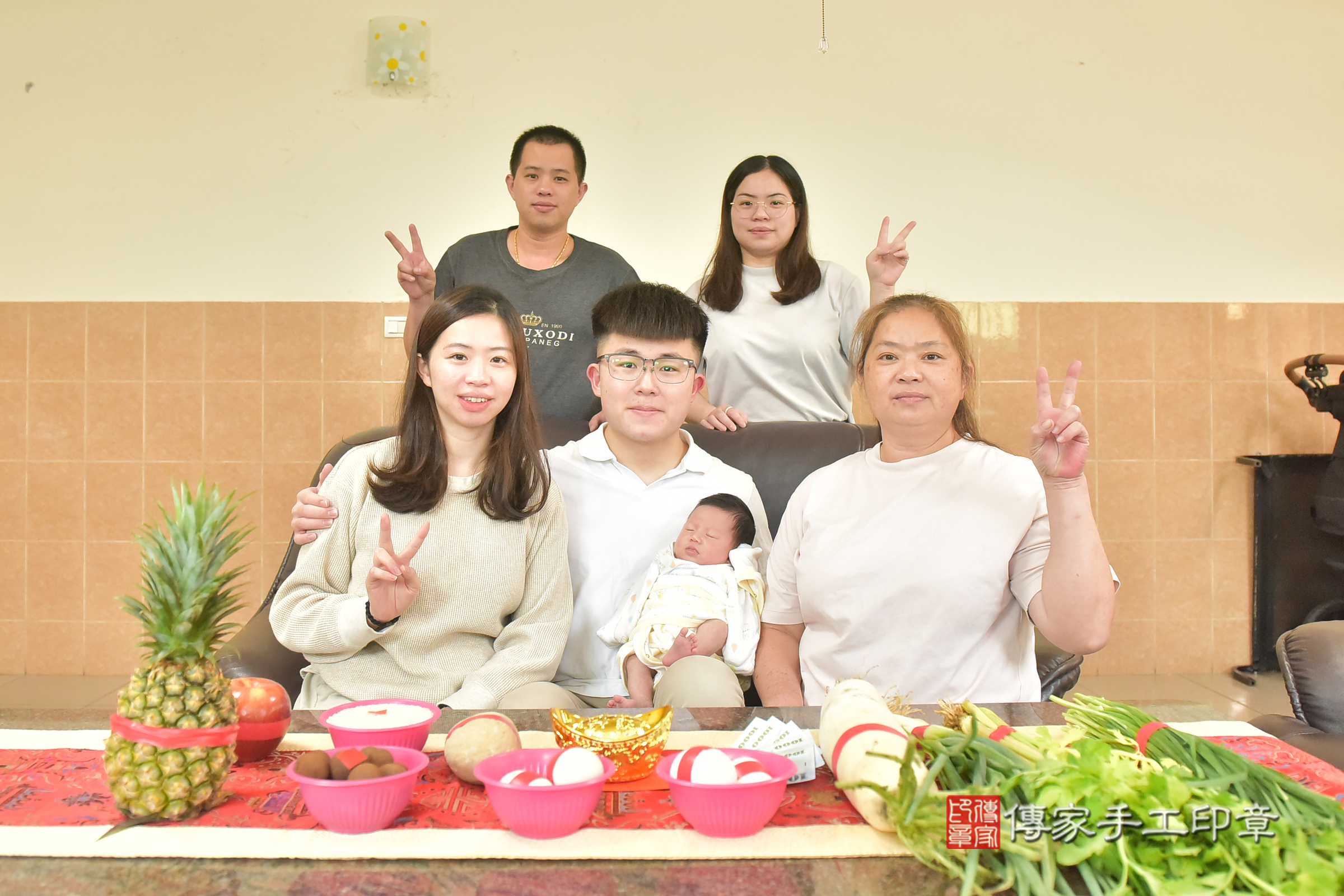 潼潼寶寶(南投縣到府嬰兒潼潼寶寶滿月剃頭理髮、到府嬰兒剃胎毛儀式吉祥話)。到府剃頭剃胎毛主持、專業拍照、證書。★購買「臍帶章、肚臍章、胎毛筆刷印章」贈送：剃頭、收涎、抓周，三選一。2024.11.8，照片6