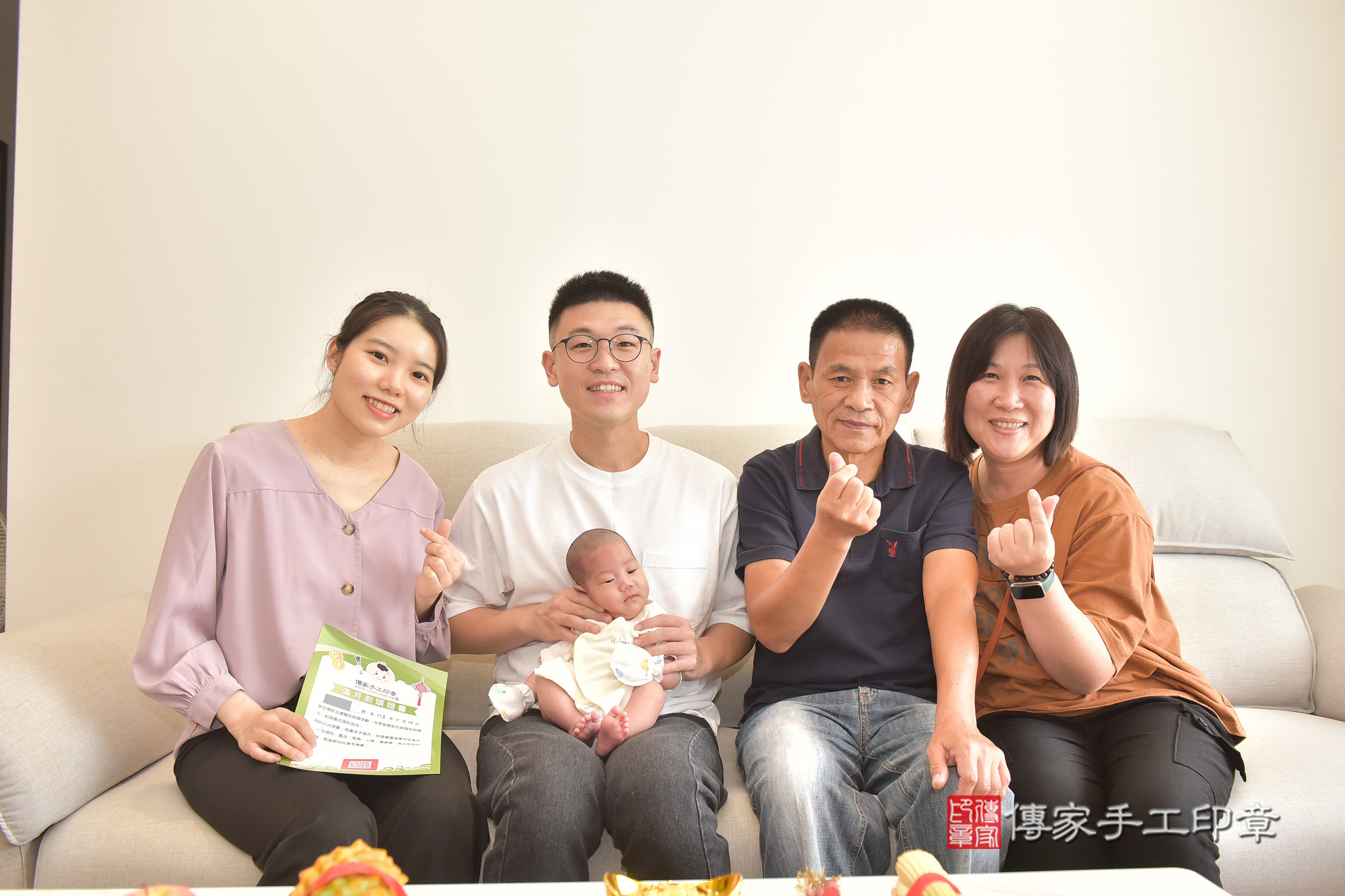 霏霏寶寶(台中市北屯區到府嬰兒霏霏寶寶滿月剃頭理髮、到府嬰兒剃胎毛儀式吉祥話)。到府剃頭剃胎毛主持、專業拍照、證書。★購買「臍帶章、肚臍章、胎毛筆刷印章」贈送：剃頭、收涎、抓周，三選一。2024.11.10，照片17