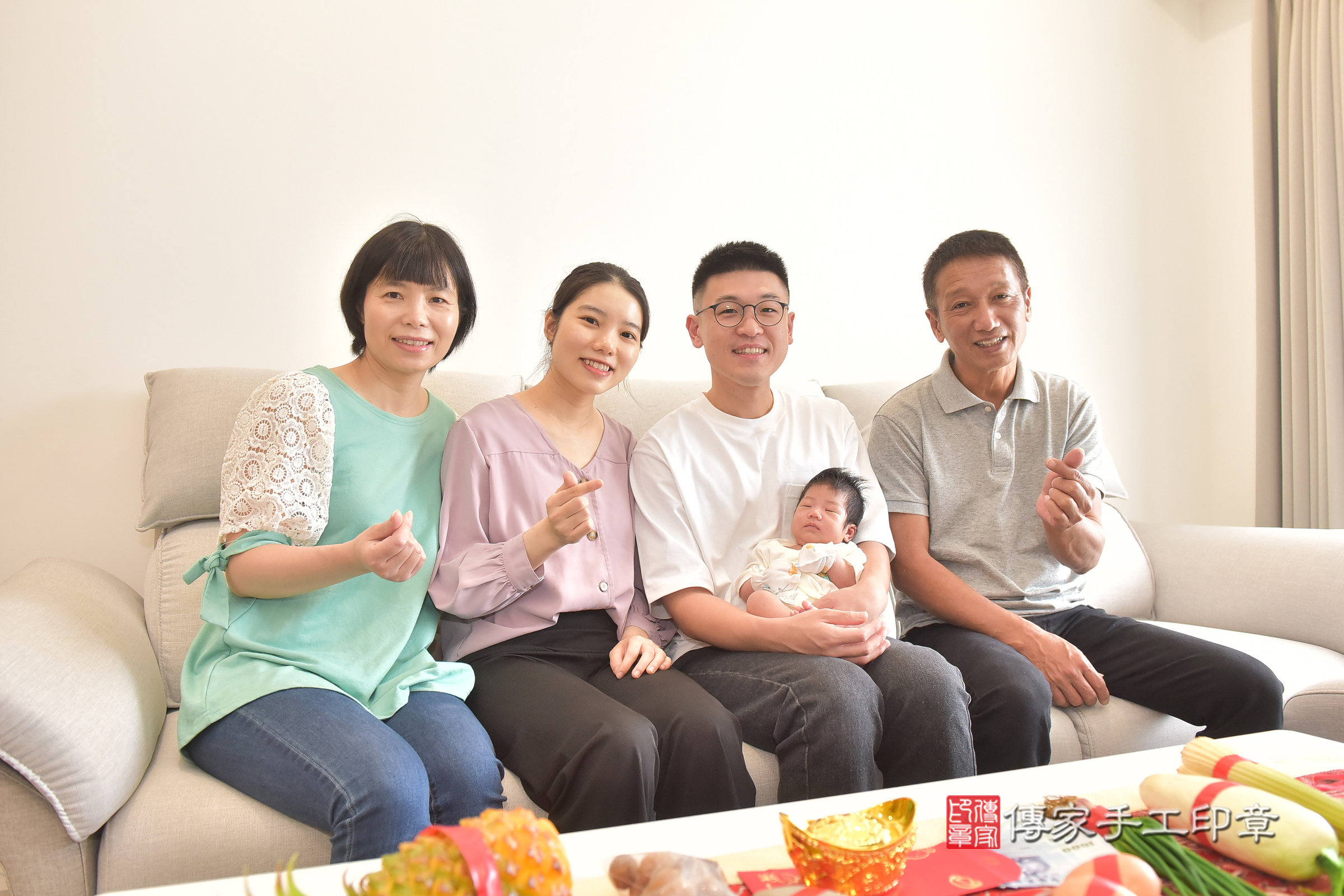 霏霏寶寶(台中市北屯區到府嬰兒霏霏寶寶滿月剃頭理髮、到府嬰兒剃胎毛儀式吉祥話)。到府剃頭剃胎毛主持、專業拍照、證書。★購買「臍帶章、肚臍章、胎毛筆刷印章」贈送：剃頭、收涎、抓周，三選一。2024.11.10，照片3