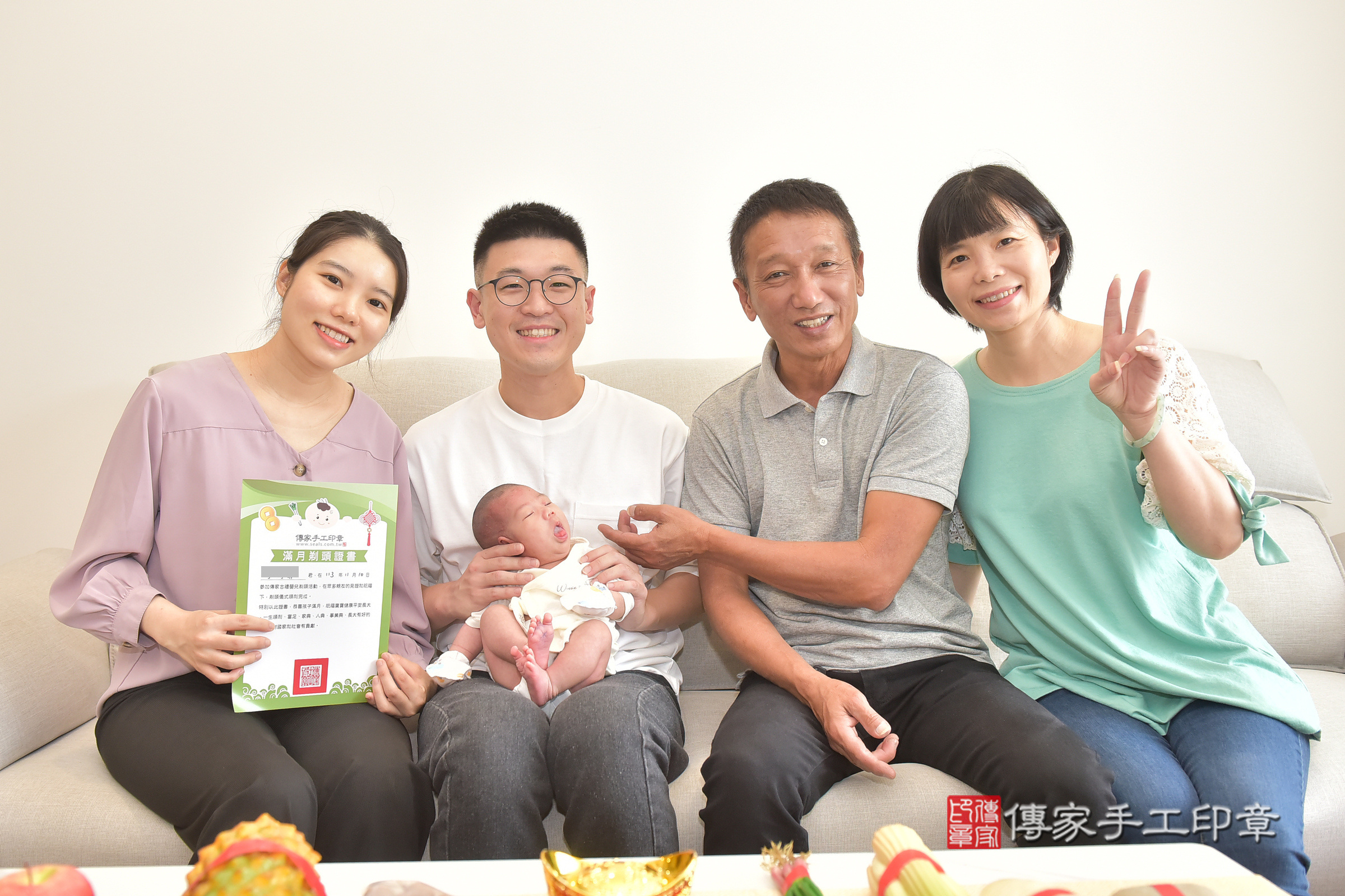 霏霏寶寶(台中市北屯區到府嬰兒霏霏寶寶滿月剃頭理髮、到府嬰兒剃胎毛儀式吉祥話)。到府剃頭剃胎毛主持、專業拍照、證書。★購買「臍帶章、肚臍章、胎毛筆刷印章」贈送：剃頭、收涎、抓周，三選一。2024.11.10，照片16