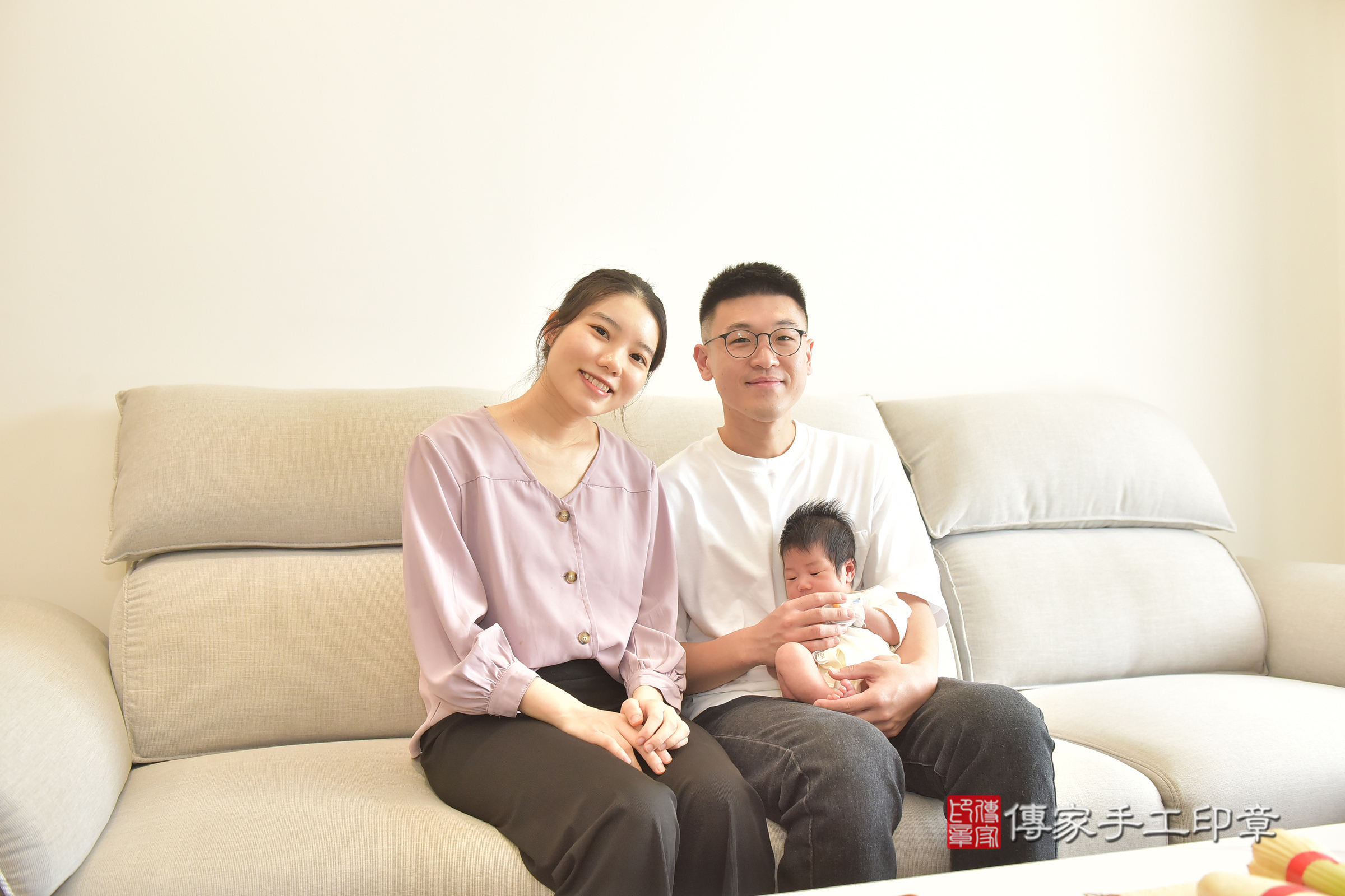 霏霏寶寶(台中市北屯區到府嬰兒霏霏寶寶滿月剃頭理髮、到府嬰兒剃胎毛儀式吉祥話)。到府剃頭剃胎毛主持、專業拍照、證書。★購買「臍帶章、肚臍章、胎毛筆刷印章」贈送：剃頭、收涎、抓周，三選一。2024.11.10，照片2