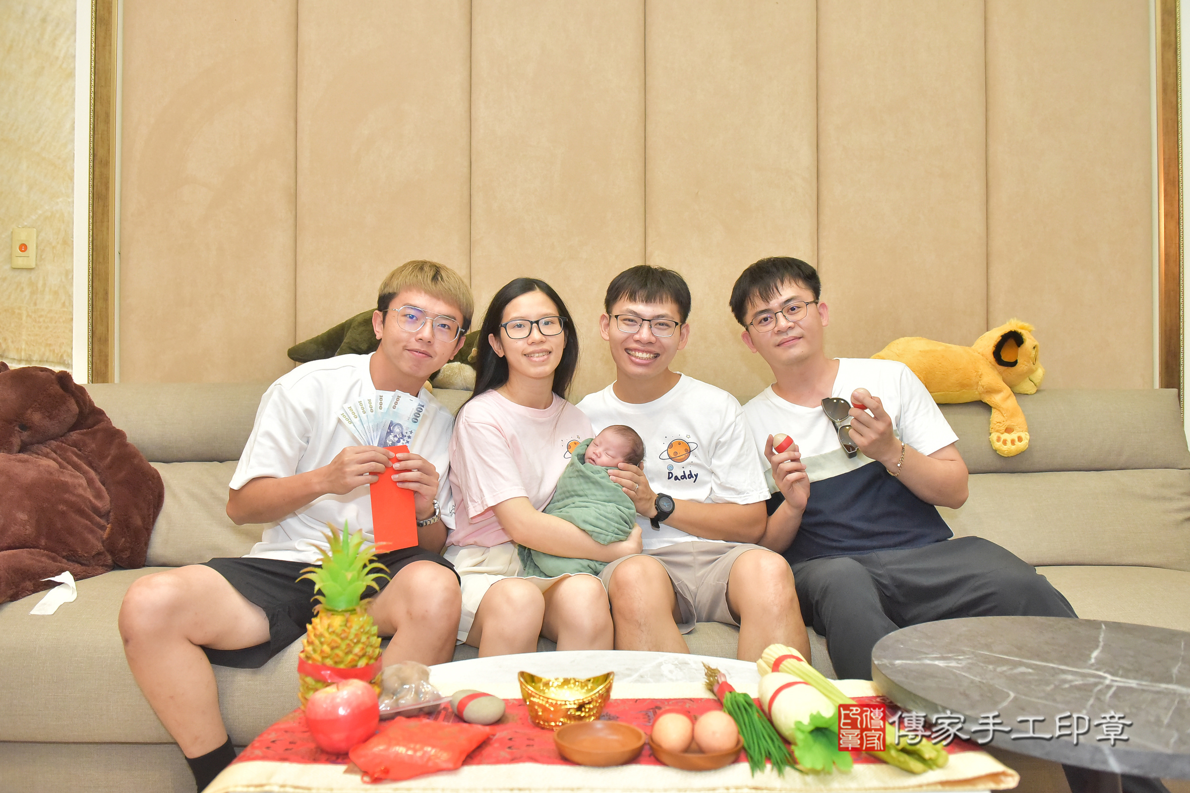 彤彤寶寶(台中市北屯區到府嬰兒彤彤寶寶滿月剃頭理髮、到府嬰兒剃胎毛儀式吉祥話)。到府剃頭剃胎毛主持、專業拍照、證書。★購買「臍帶章、肚臍章、胎毛筆刷印章」贈送：剃頭、收涎、抓周，三選一。2024.11.10，照片12