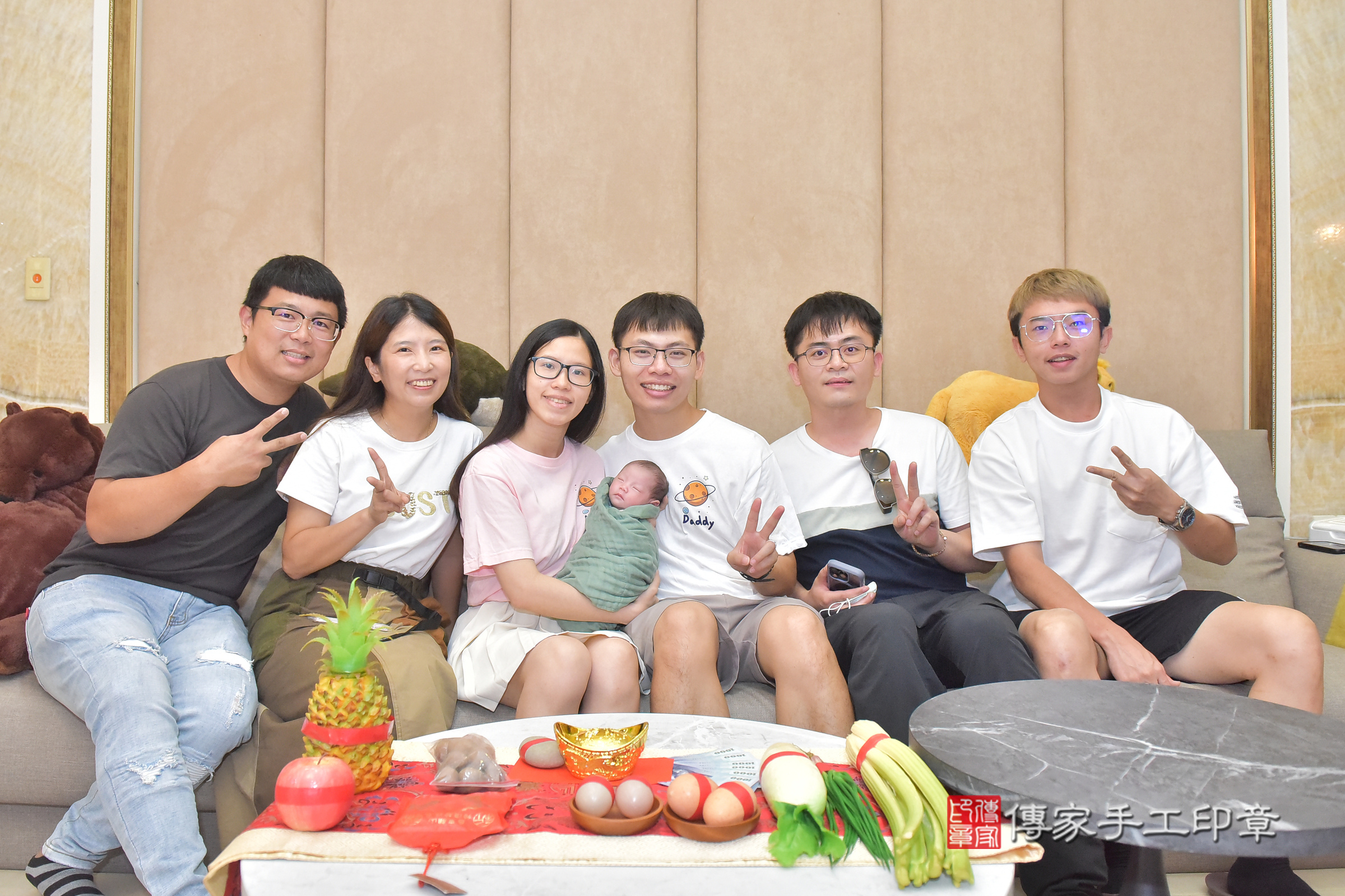 彤彤寶寶(台中市北屯區到府嬰兒彤彤寶寶滿月剃頭理髮、到府嬰兒剃胎毛儀式吉祥話)。到府剃頭剃胎毛主持、專業拍照、證書。★購買「臍帶章、肚臍章、胎毛筆刷印章」贈送：剃頭、收涎、抓周，三選一。2024.11.10，照片5
