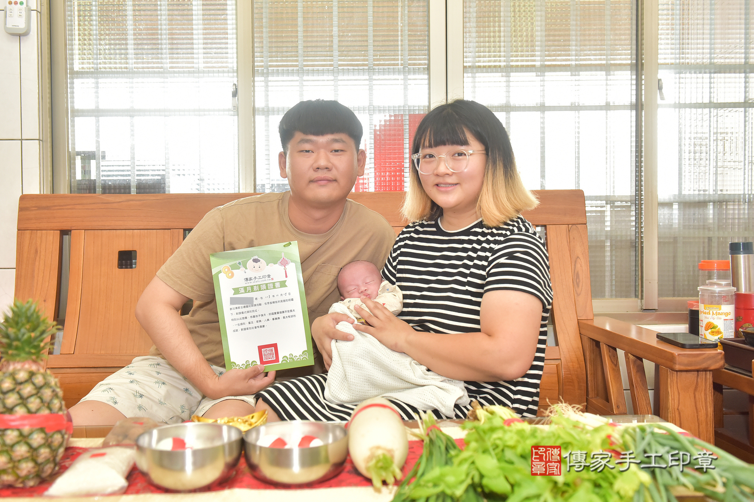 承承寶寶(台中市烏日區到府嬰兒承承寶寶滿月剃頭理髮、到府嬰兒剃胎毛儀式吉祥話)。到府剃頭剃胎毛主持、專業拍照、證書。★購買「臍帶章、肚臍章、胎毛筆刷印章」贈送：剃頭、收涎、抓周，三選一。2024.11.15，照片16