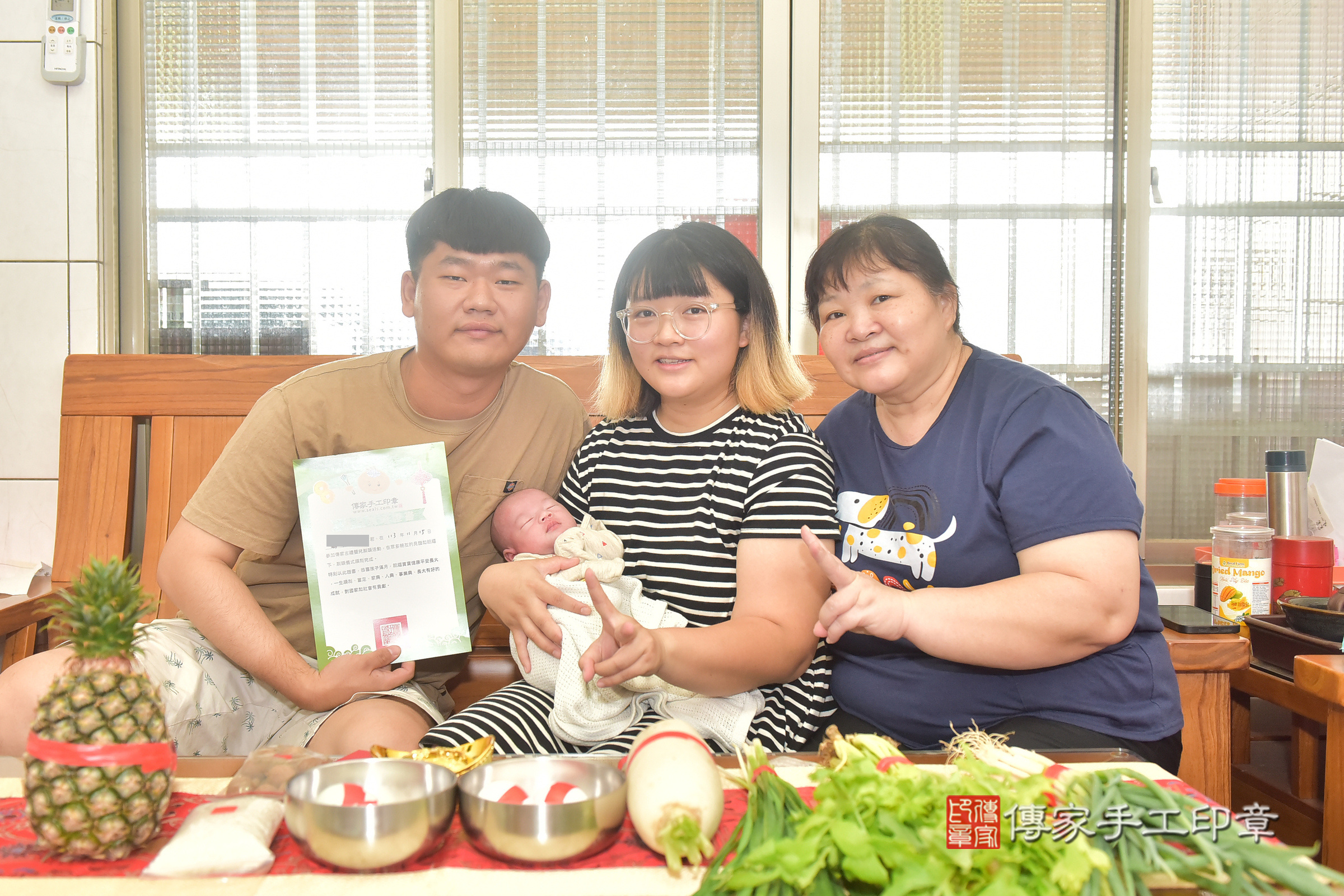 承承寶寶(台中市烏日區到府嬰兒承承寶寶滿月剃頭理髮、到府嬰兒剃胎毛儀式吉祥話)。到府剃頭剃胎毛主持、專業拍照、證書。★購買「臍帶章、肚臍章、胎毛筆刷印章」贈送：剃頭、收涎、抓周，三選一。2024.11.15，照片17
