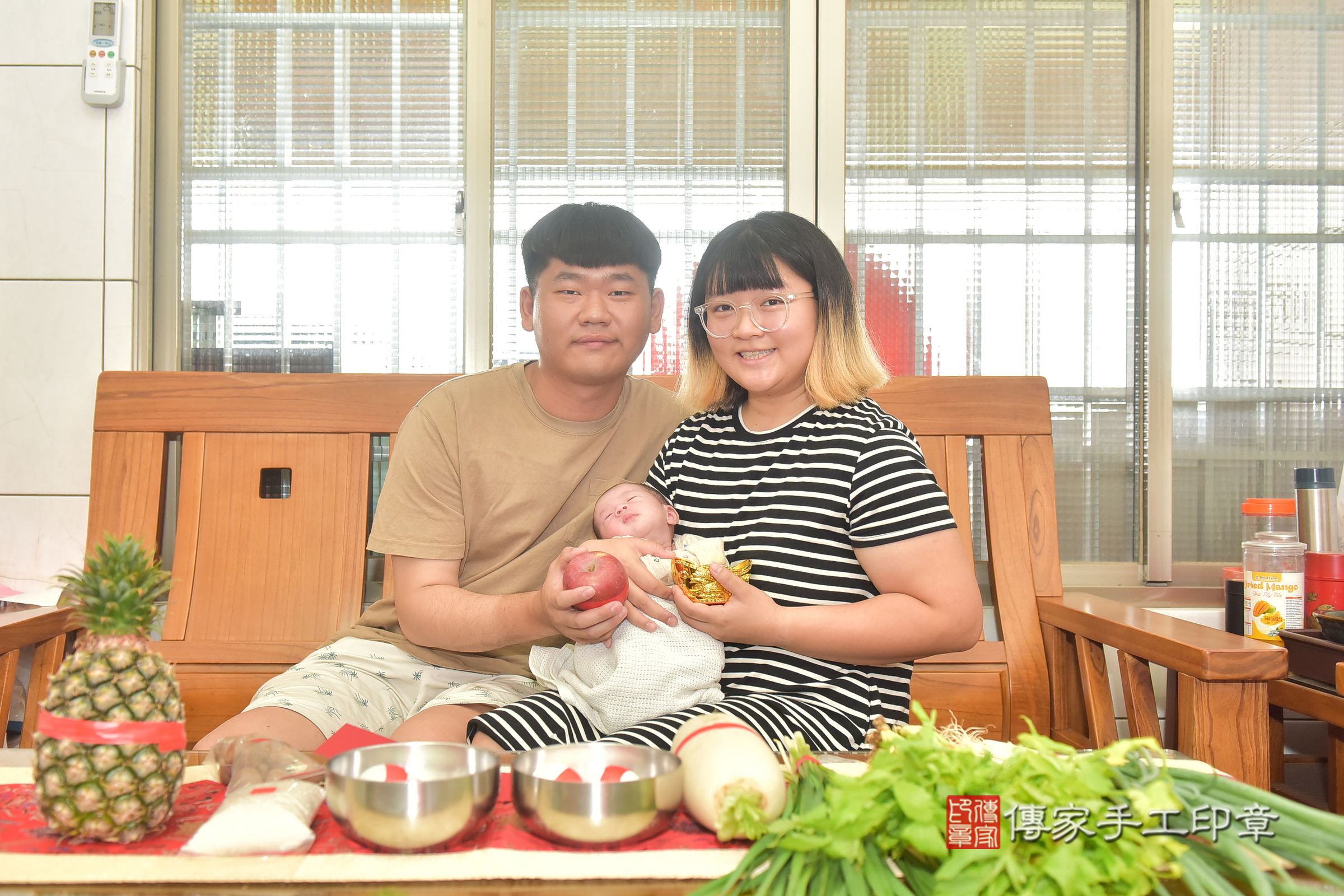 承承寶寶(台中市烏日區到府嬰兒承承寶寶滿月剃頭理髮、到府嬰兒剃胎毛儀式吉祥話)。到府剃頭剃胎毛主持、專業拍照、證書。★購買「臍帶章、肚臍章、胎毛筆刷印章」贈送：剃頭、收涎、抓周，三選一。2024.11.15，照片10