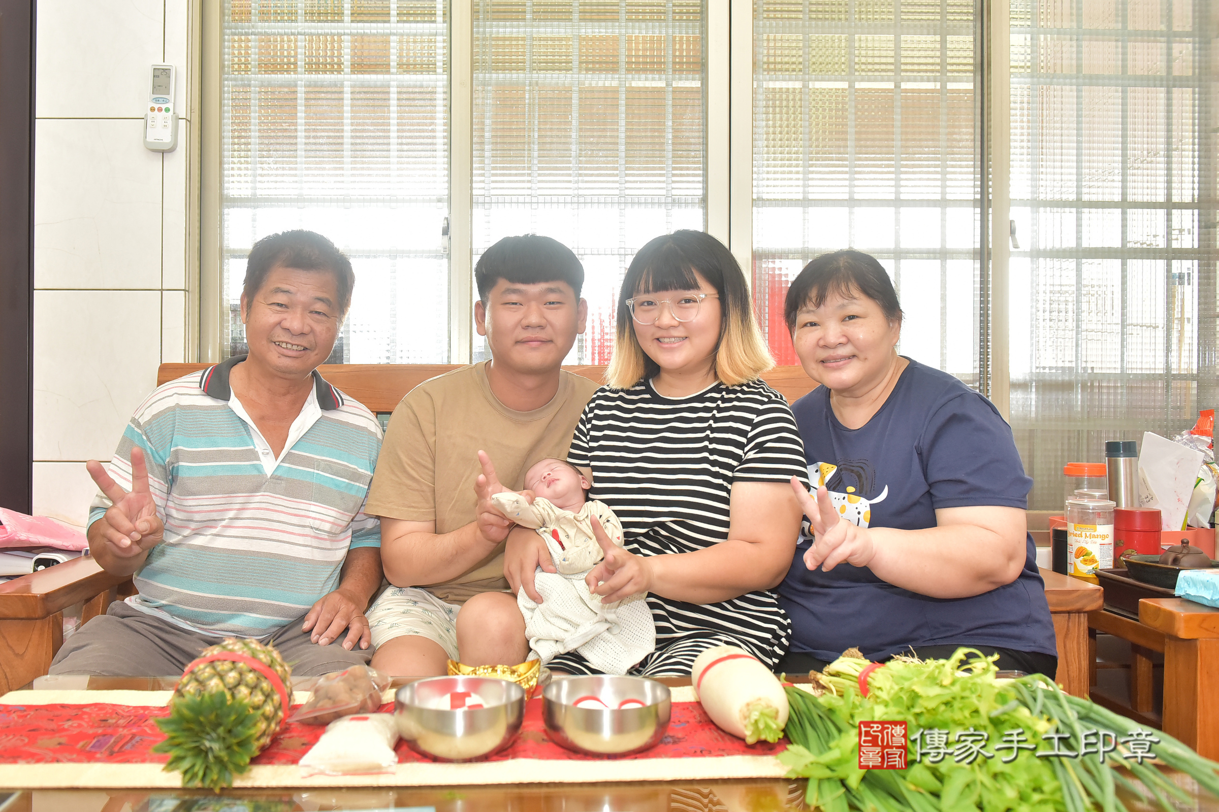 承承寶寶(台中市烏日區到府嬰兒承承寶寶滿月剃頭理髮、到府嬰兒剃胎毛儀式吉祥話)。到府剃頭剃胎毛主持、專業拍照、證書。★購買「臍帶章、肚臍章、胎毛筆刷印章」贈送：剃頭、收涎、抓周，三選一。2024.11.15，照片4