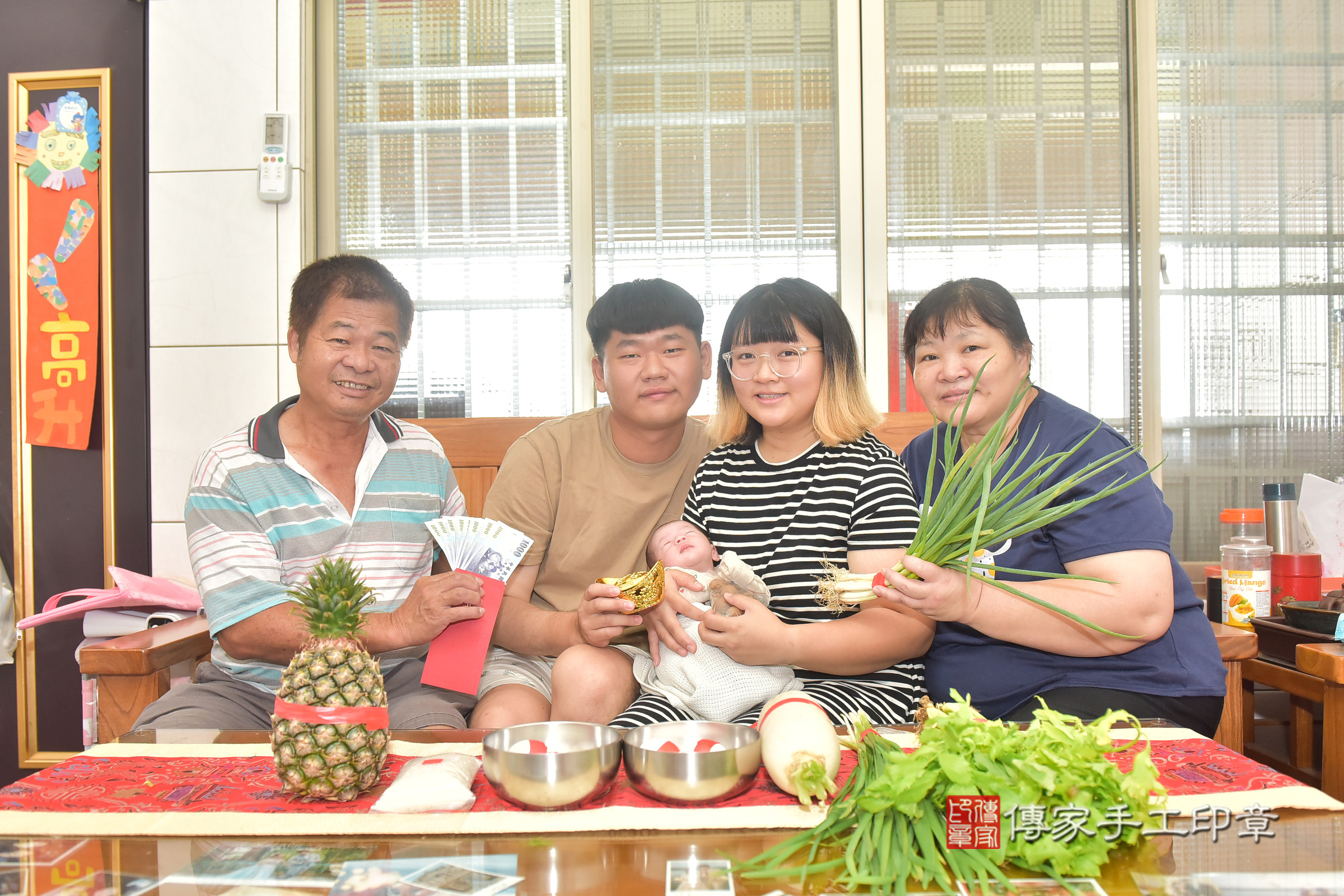 承承寶寶(台中市烏日區到府嬰兒承承寶寶滿月剃頭理髮、到府嬰兒剃胎毛儀式吉祥話)。到府剃頭剃胎毛主持、專業拍照、證書。★購買「臍帶章、肚臍章、胎毛筆刷印章」贈送：剃頭、收涎、抓周，三選一。2024.11.15，照片12