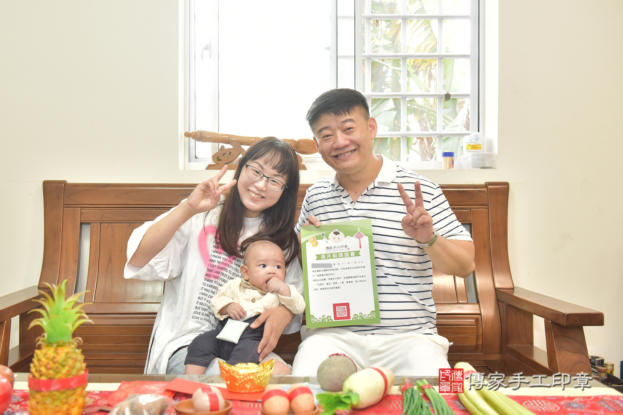 小宇寶寶(台中市豐原區到府嬰兒小宇寶寶滿月剃頭理髮、到府嬰兒剃胎毛儀式吉祥話)。到府剃頭剃胎毛主持、專業拍照、證書。★購買「臍帶章、肚臍章、胎毛筆刷印章」贈送：剃頭、收涎、抓周，三選一。2024.11.16，照片14