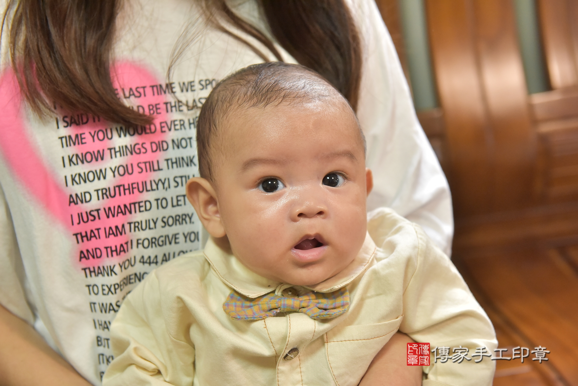 小宇寶寶(台中市豐原區到府嬰兒小宇寶寶滿月剃頭理髮、到府嬰兒剃胎毛儀式吉祥話)。到府剃頭剃胎毛主持、專業拍照、證書。★購買「臍帶章、肚臍章、胎毛筆刷印章」贈送：剃頭、收涎、抓周，三選一。2024.11.16，照片2