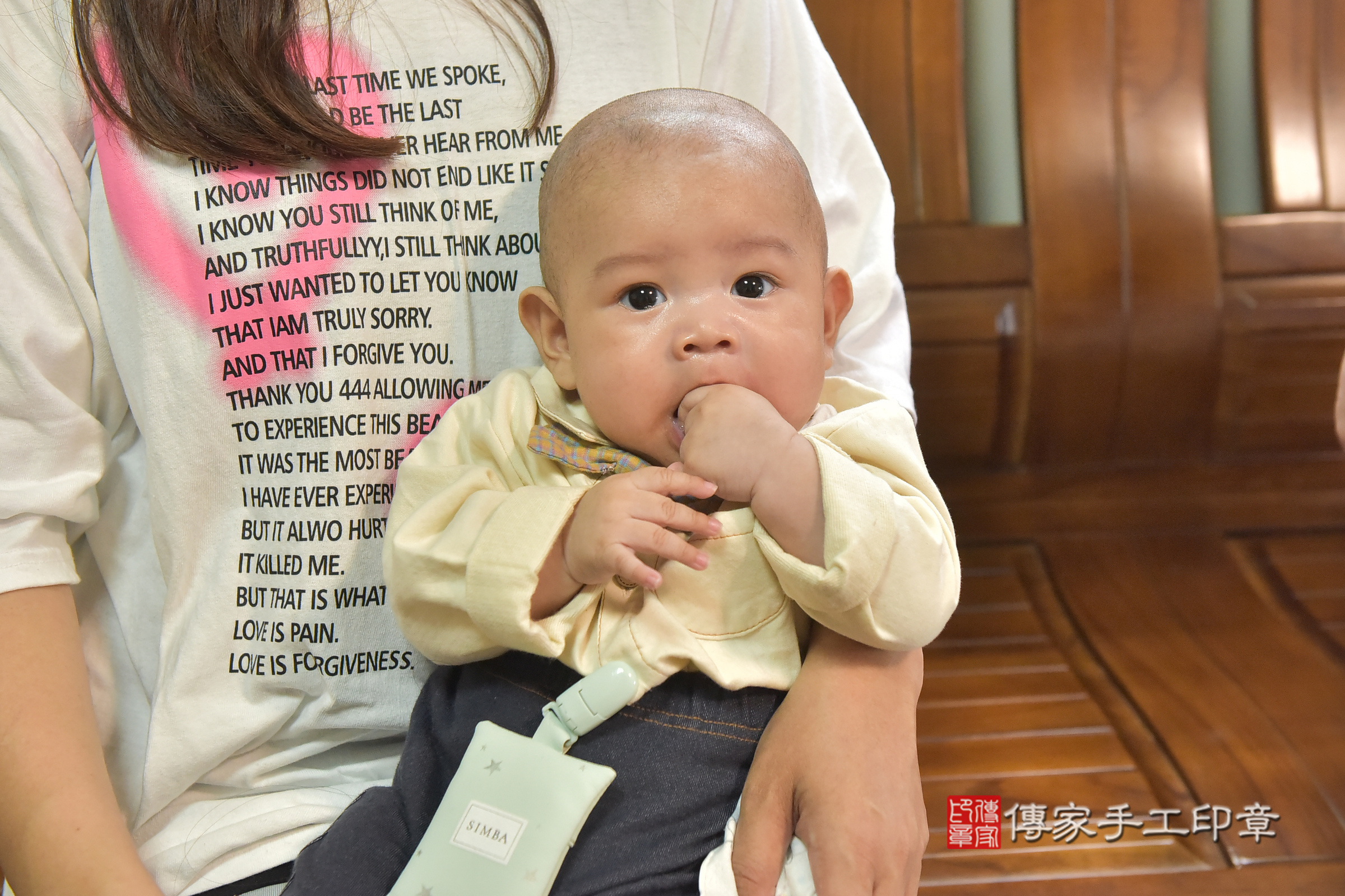 小宇寶寶(台中市豐原區到府嬰兒小宇寶寶滿月剃頭理髮、到府嬰兒剃胎毛儀式吉祥話)。到府剃頭剃胎毛主持、專業拍照、證書。★購買「臍帶章、肚臍章、胎毛筆刷印章」贈送：剃頭、收涎、抓周，三選一。2024.11.16，照片12
