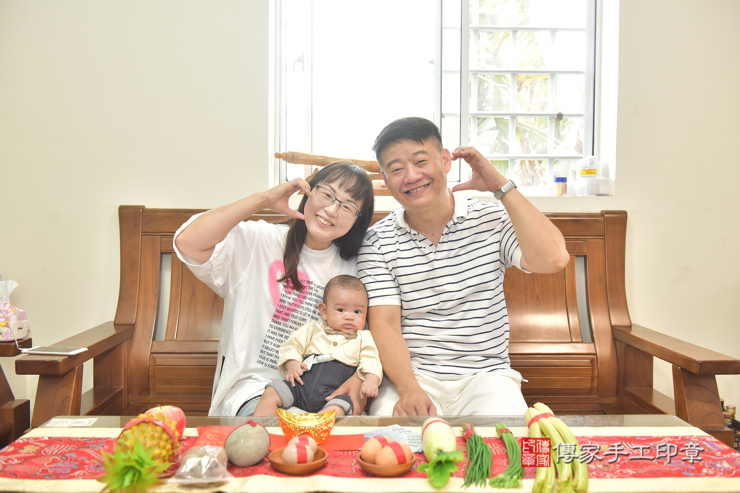 小宇寶寶(台中市豐原區到府嬰兒小宇寶寶滿月剃頭理髮、到府嬰兒剃胎毛儀式吉祥話)。到府剃頭剃胎毛主持、專業拍照、證書。★購買「臍帶章、肚臍章、胎毛筆刷印章」贈送：剃頭、收涎、抓周，三選一。2024.11.16，照片3