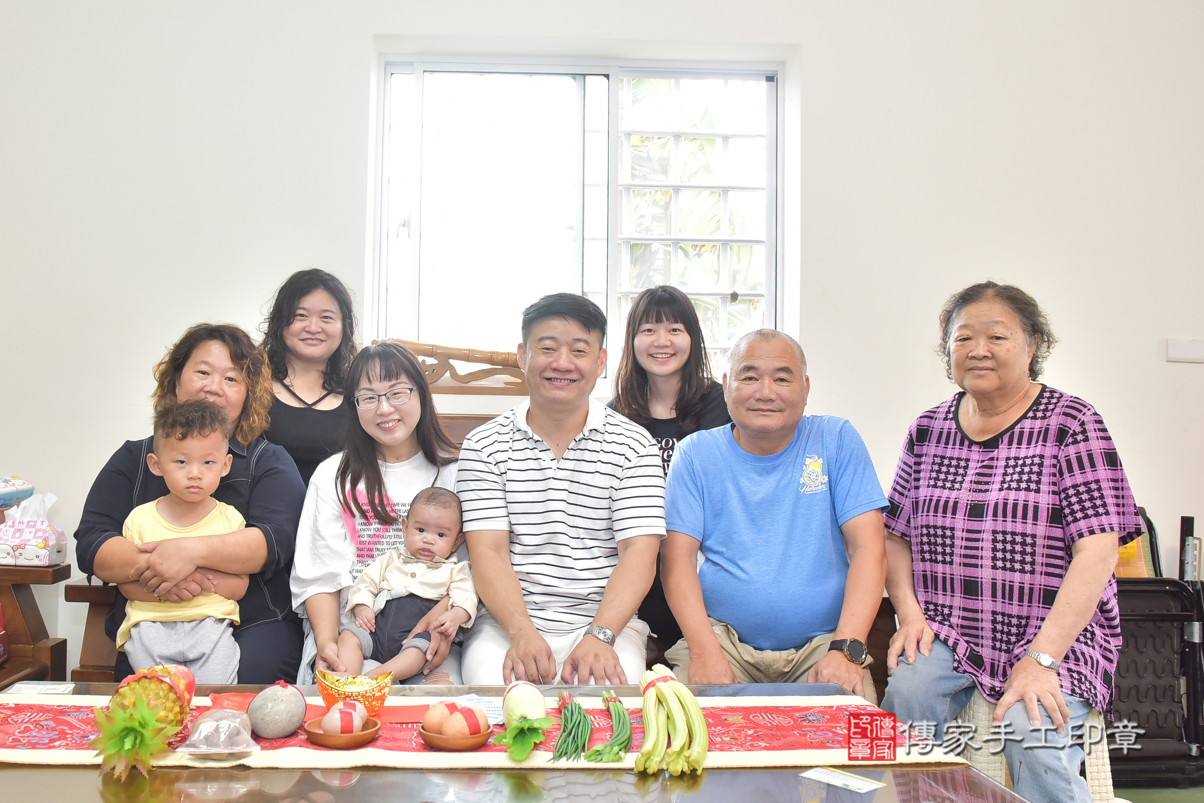 小宇寶寶(台中市豐原區到府嬰兒小宇寶寶滿月剃頭理髮、到府嬰兒剃胎毛儀式吉祥話)。到府剃頭剃胎毛主持、專業拍照、證書。★購買「臍帶章、肚臍章、胎毛筆刷印章」贈送：剃頭、收涎、抓周，三選一。2024.11.16，照片5