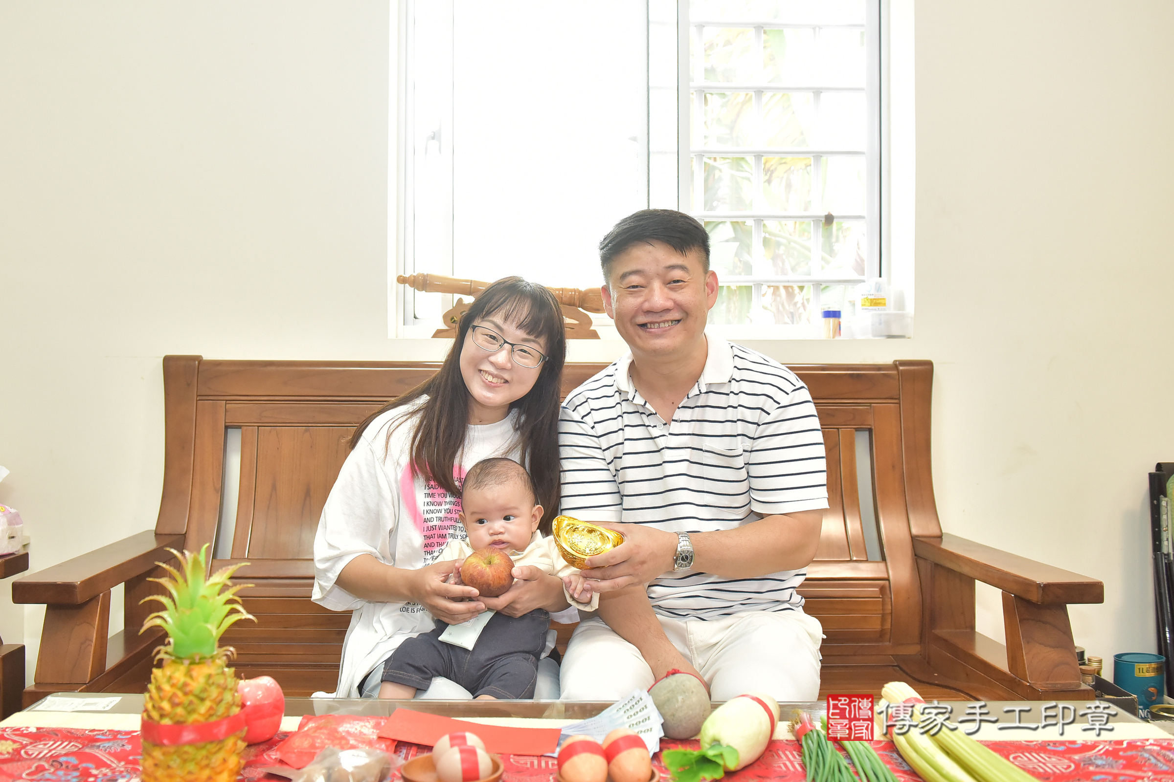 小宇寶寶(台中市豐原區到府嬰兒小宇寶寶滿月剃頭理髮、到府嬰兒剃胎毛儀式吉祥話)。到府剃頭剃胎毛主持、專業拍照、證書。★購買「臍帶章、肚臍章、胎毛筆刷印章」贈送：剃頭、收涎、抓周，三選一。2024.11.16，照片9