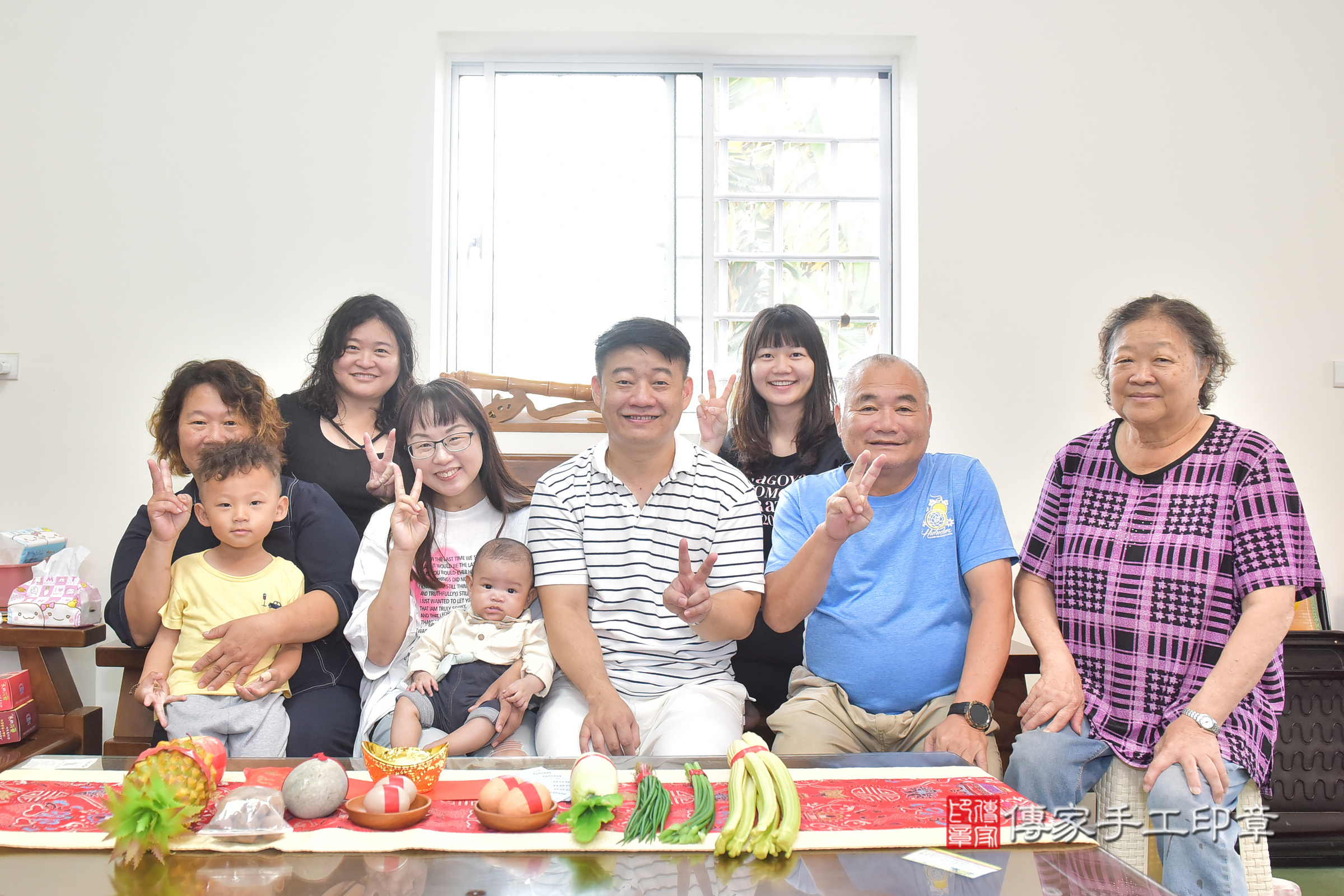 小宇寶寶(台中市豐原區到府嬰兒小宇寶寶滿月剃頭理髮、到府嬰兒剃胎毛儀式吉祥話)。到府剃頭剃胎毛主持、專業拍照、證書。★購買「臍帶章、肚臍章、胎毛筆刷印章」贈送：剃頭、收涎、抓周，三選一。2024.11.16，照片7