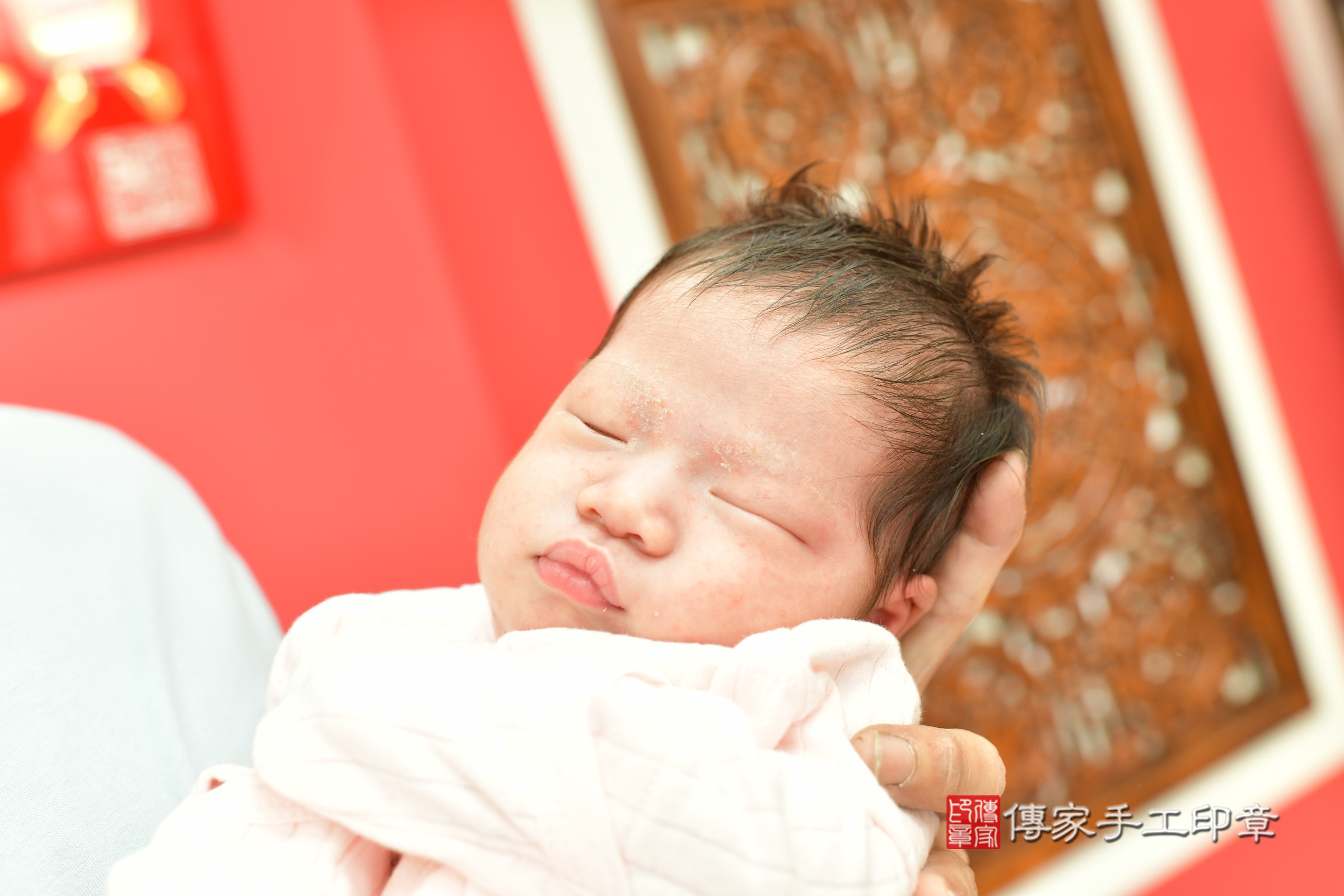 小羽寶寶(台中市北區嬰兒寶寶滿月剃頭理髮、嬰兒剃胎毛儀式吉祥話)。中國風會場，爸媽寶貝穿「日中韓」古裝禮服。專業拍照、證書。★購買「臍帶章、肚臍章、胎毛筆刷印章」贈送：剃頭、收涎、抓周，三選一。2024.11.17，照片5