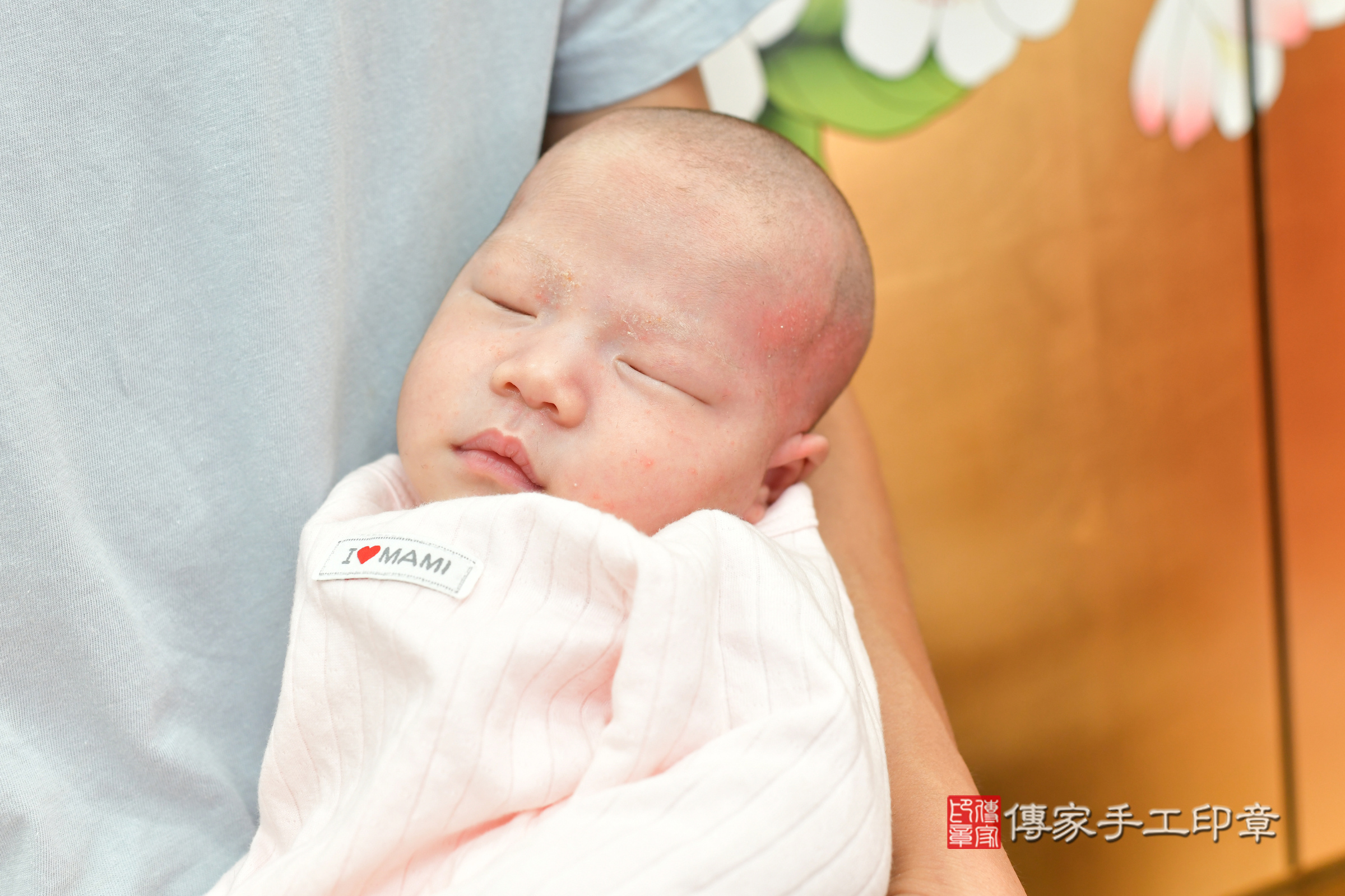 小羽寶寶(台中市北區嬰兒寶寶滿月剃頭理髮、嬰兒剃胎毛儀式吉祥話)。中國風會場，爸媽寶貝穿「日中韓」古裝禮服。專業拍照、證書。★購買「臍帶章、肚臍章、胎毛筆刷印章」贈送：剃頭、收涎、抓周，三選一。2024.11.17，照片6