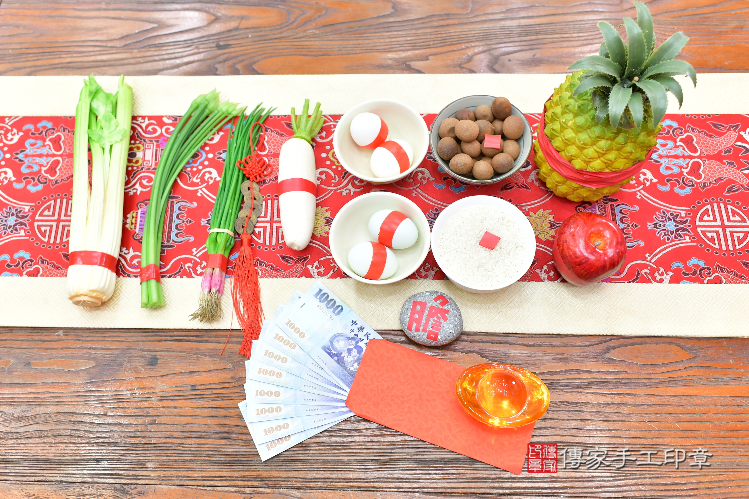 小墨寶寶(台中市北區嬰兒寶寶滿月剃頭理髮、嬰兒剃胎毛儀式吉祥話)。中國風會場，爸媽寶貝穿「日中韓」古裝禮服。專業拍照、證書。★購買「臍帶章、肚臍章、胎毛筆刷印章」贈送：剃頭、收涎、抓周，三選一。2024.11.21，照片4