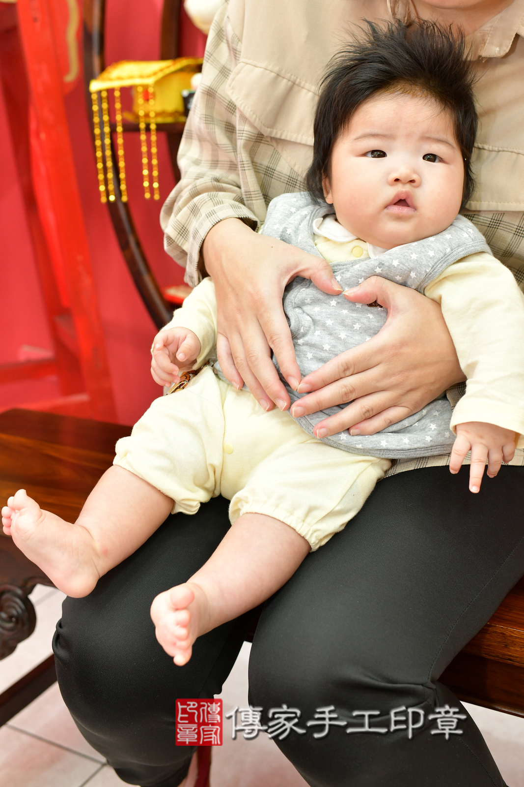 小靚寶寶(台中市北區嬰兒寶寶滿月剃頭理髮、嬰兒剃胎毛儀式吉祥話)。中國風會場，爸媽寶貝穿「日中韓」古裝禮服。專業拍照、證書。★購買「臍帶章、肚臍章、胎毛筆刷印章」贈送：剃頭、收涎、抓周，三選一。2024.11.27，照片8