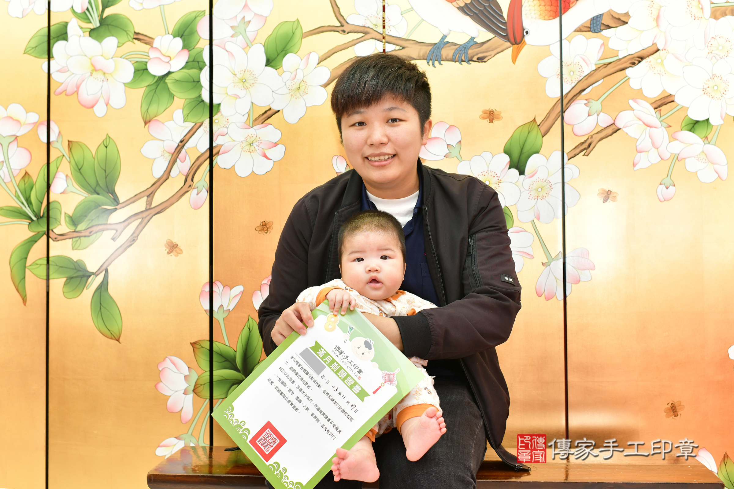 小靚寶寶(台中市北區嬰兒寶寶滿月剃頭理髮、嬰兒剃胎毛儀式吉祥話)。中國風會場，爸媽寶貝穿「日中韓」古裝禮服。專業拍照、證書。★購買「臍帶章、肚臍章、胎毛筆刷印章」贈送：剃頭、收涎、抓周，三選一。2024.11.27，照片15
