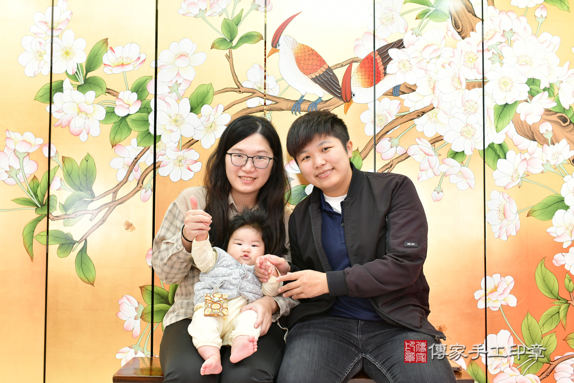 小靚寶寶(台中市北區嬰兒寶寶滿月剃頭理髮、嬰兒剃胎毛儀式吉祥話)。中國風會場，爸媽寶貝穿「日中韓」古裝禮服。專業拍照、證書。★購買「臍帶章、肚臍章、胎毛筆刷印章」贈送：剃頭、收涎、抓周，三選一。2024.11.27，照片2