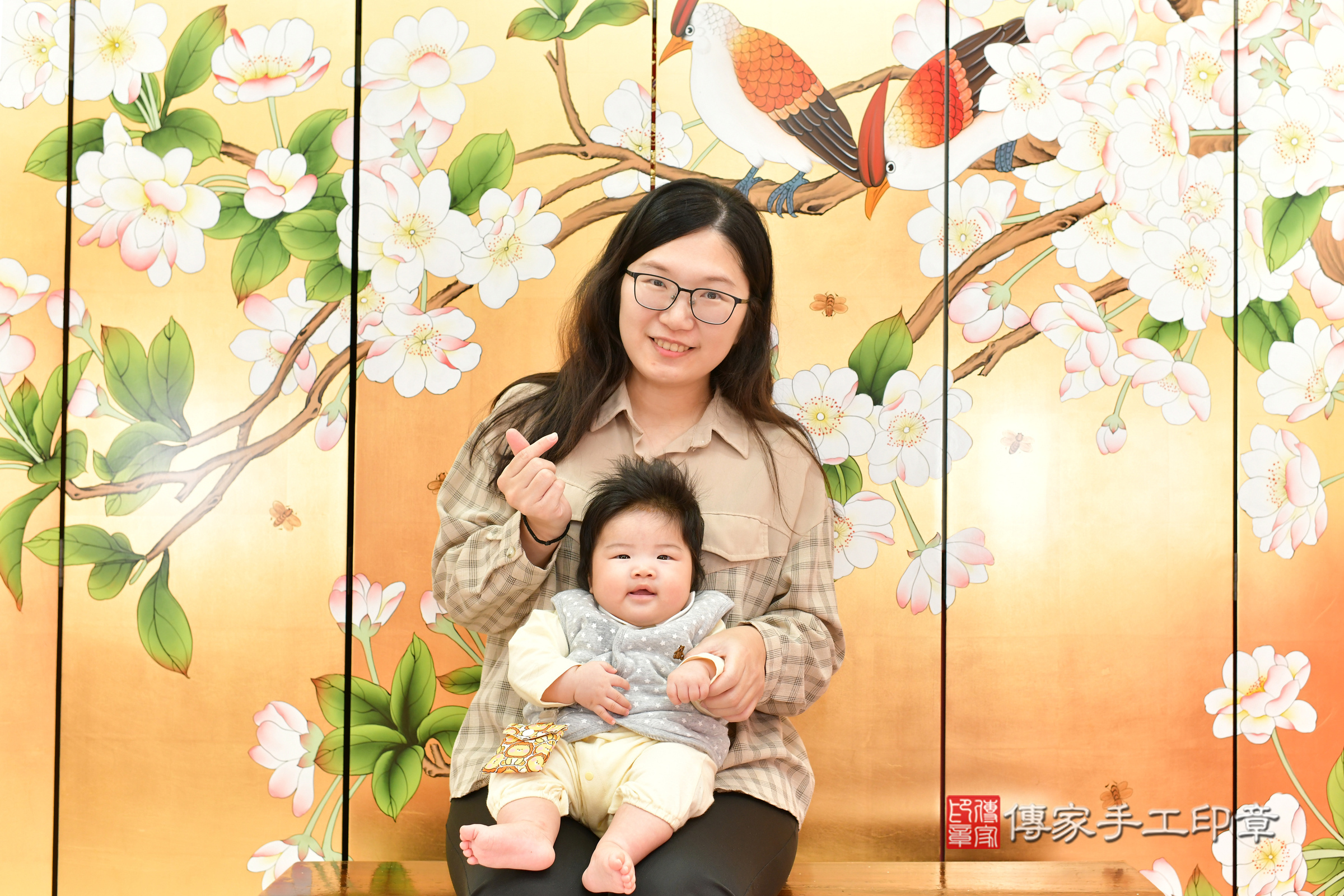 小靚寶寶(台中市北區嬰兒寶寶滿月剃頭理髮、嬰兒剃胎毛儀式吉祥話)。中國風會場，爸媽寶貝穿「日中韓」古裝禮服。專業拍照、證書。★購買「臍帶章、肚臍章、胎毛筆刷印章」贈送：剃頭、收涎、抓周，三選一。2024.11.27，照片5