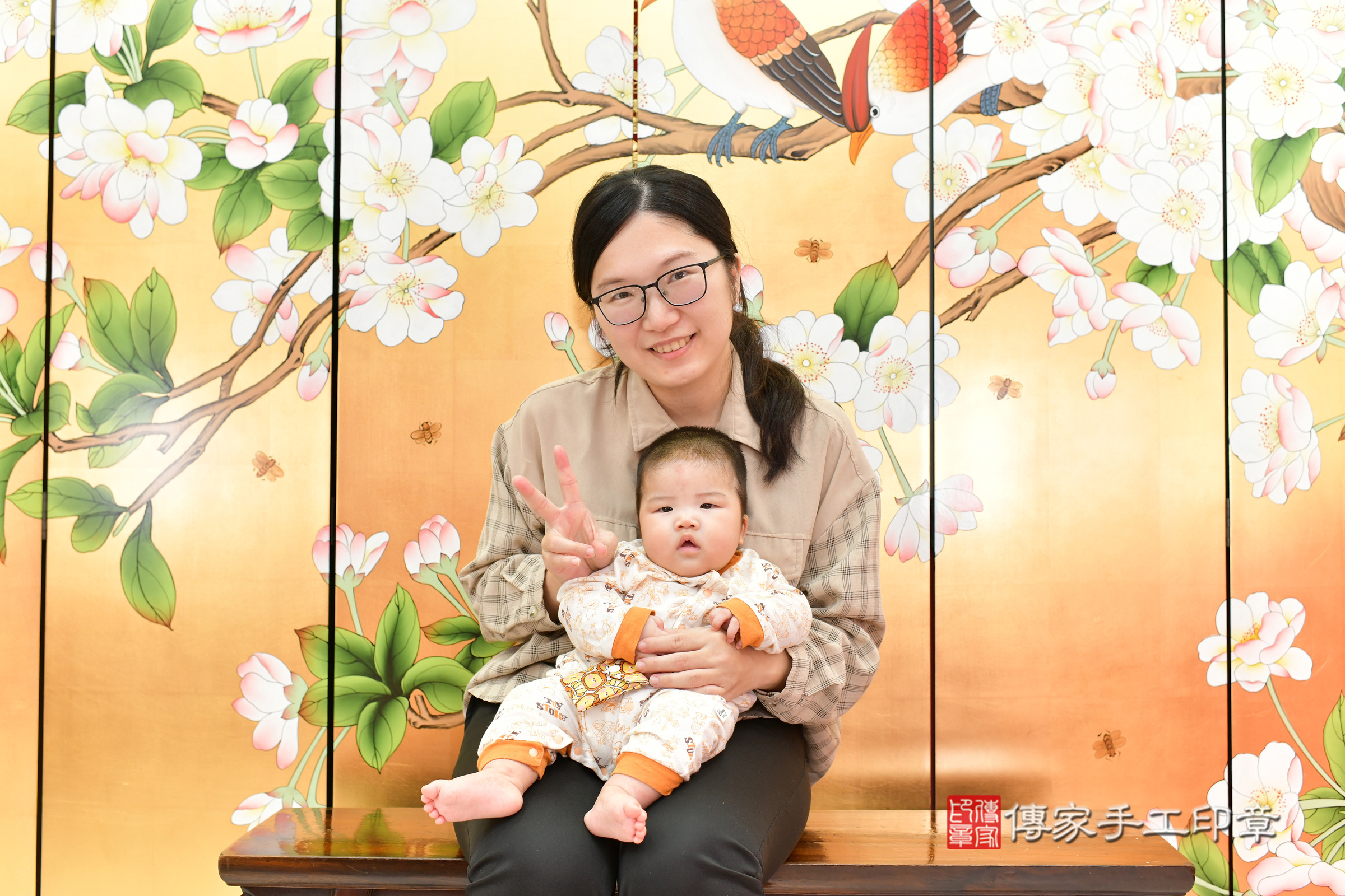 小靚寶寶(台中市北區嬰兒寶寶滿月剃頭理髮、嬰兒剃胎毛儀式吉祥話)。中國風會場，爸媽寶貝穿「日中韓」古裝禮服。專業拍照、證書。★購買「臍帶章、肚臍章、胎毛筆刷印章」贈送：剃頭、收涎、抓周，三選一。2024.11.27，照片13