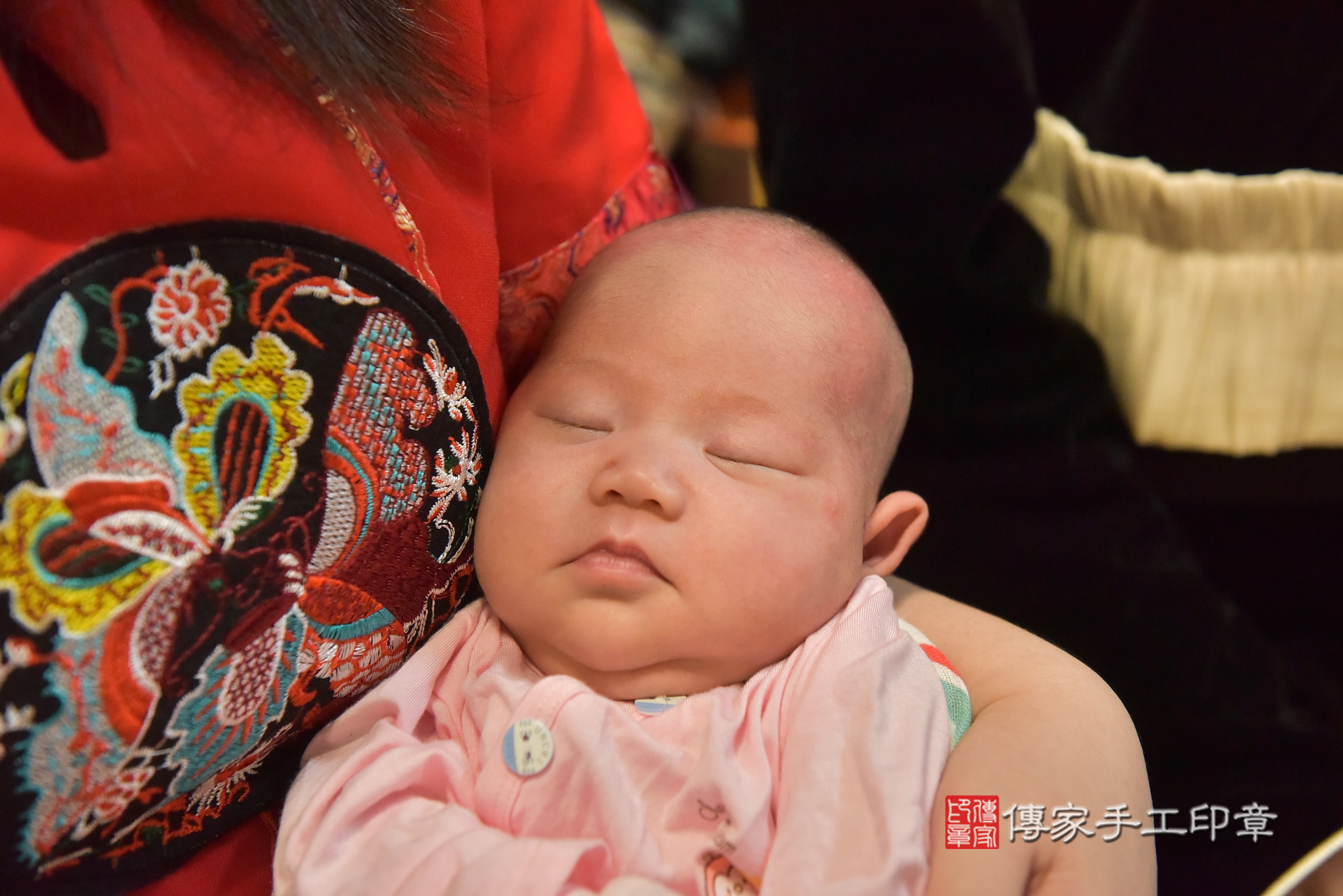 小妤寶寶(彰化縣到府嬰兒小妤寶寶滿月剃頭理髮、到府嬰兒剃胎毛儀式吉祥話)。到府剃頭剃胎毛主持、專業拍照、證書。★購買「臍帶章、肚臍章、胎毛筆刷印章」贈送：剃頭、收涎、抓周，三選一。2024.11.29，照片17