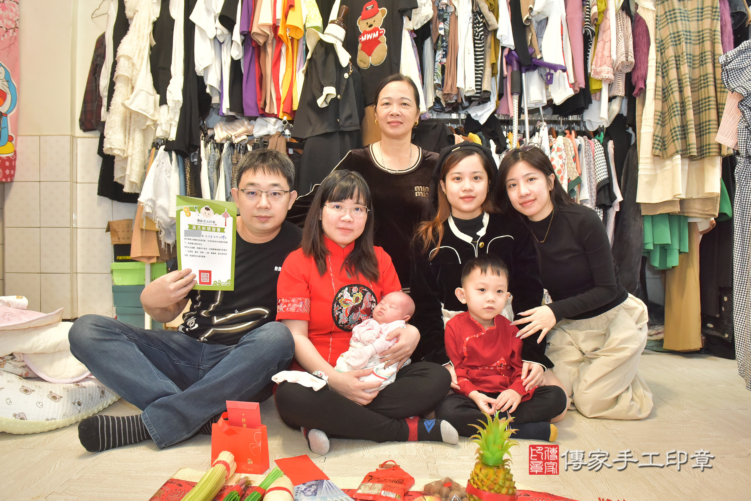 小妤寶寶(彰化縣到府嬰兒小妤寶寶滿月剃頭理髮、到府嬰兒剃胎毛儀式吉祥話)。到府剃頭剃胎毛主持、專業拍照、證書。★購買「臍帶章、肚臍章、胎毛筆刷印章」贈送：剃頭、收涎、抓周，三選一。2024.11.29，照片19
