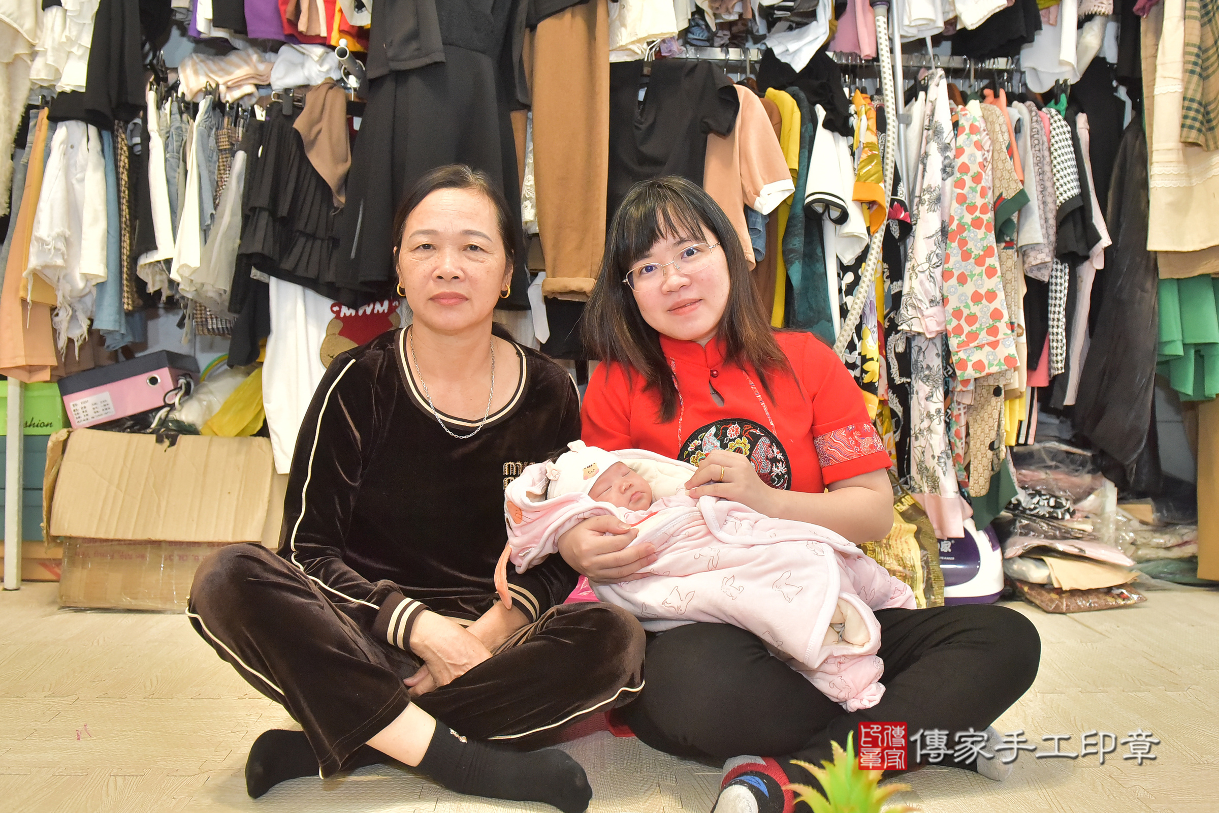 小妤寶寶(彰化縣到府嬰兒小妤寶寶滿月剃頭理髮、到府嬰兒剃胎毛儀式吉祥話)。到府剃頭剃胎毛主持、專業拍照、證書。★購買「臍帶章、肚臍章、胎毛筆刷印章」贈送：剃頭、收涎、抓周，三選一。2024.11.29，照片5