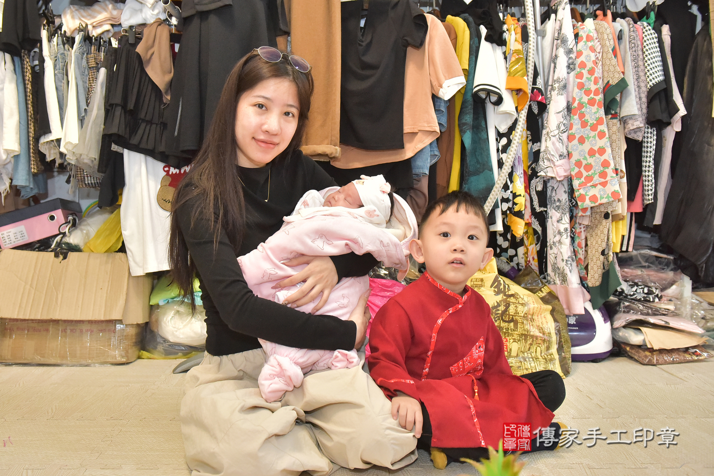 小妤寶寶(彰化縣到府嬰兒小妤寶寶滿月剃頭理髮、到府嬰兒剃胎毛儀式吉祥話)。到府剃頭剃胎毛主持、專業拍照、證書。★購買「臍帶章、肚臍章、胎毛筆刷印章」贈送：剃頭、收涎、抓周，三選一。2024.11.29，照片8