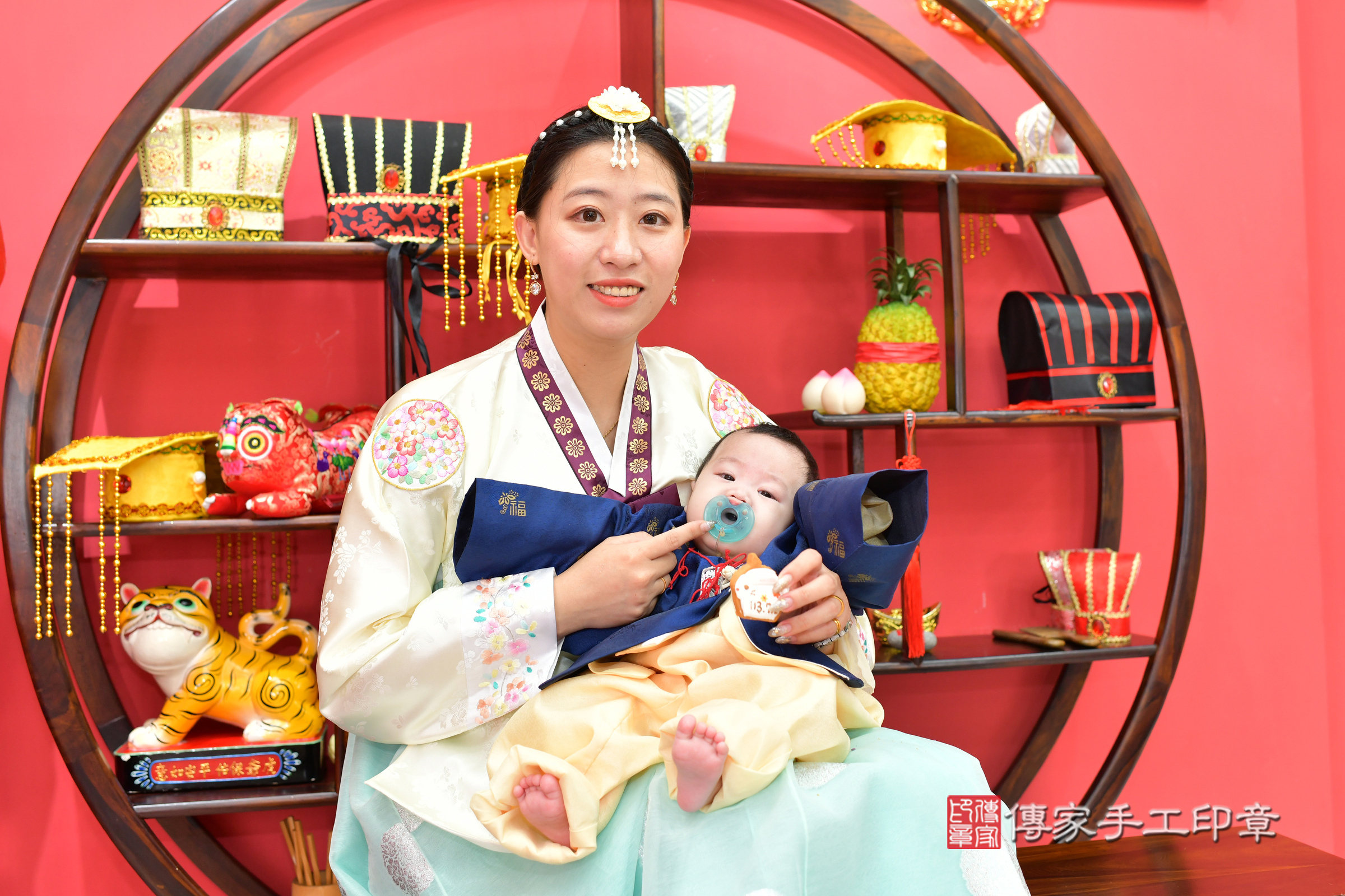 台中市北區小杰寶寶收涎推薦：傳家台中店收涎中國風會場，嬰兒古禮收涎收口水流程儀式、收涎吉祥話、收涎餅乾、收涎拍照。收涎證書。2024.11.4，照片17