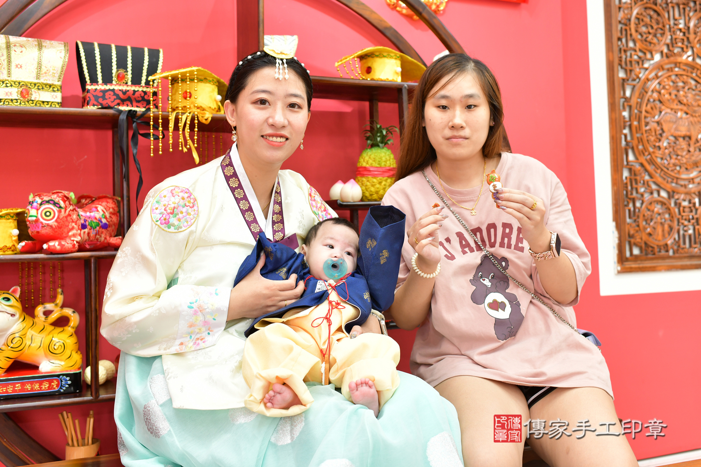 台中市北區小杰寶寶收涎推薦：傳家台中店收涎中國風會場，嬰兒古禮收涎收口水流程儀式、收涎吉祥話、收涎餅乾、收涎拍照。收涎證書。2024.11.4，照片22